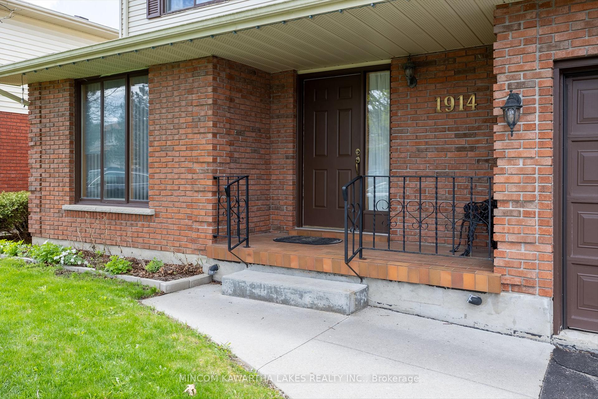 Photo 4 of 1914 Parkwood Circle, Peterborough, Monaghan Ward 2 — HOMEH