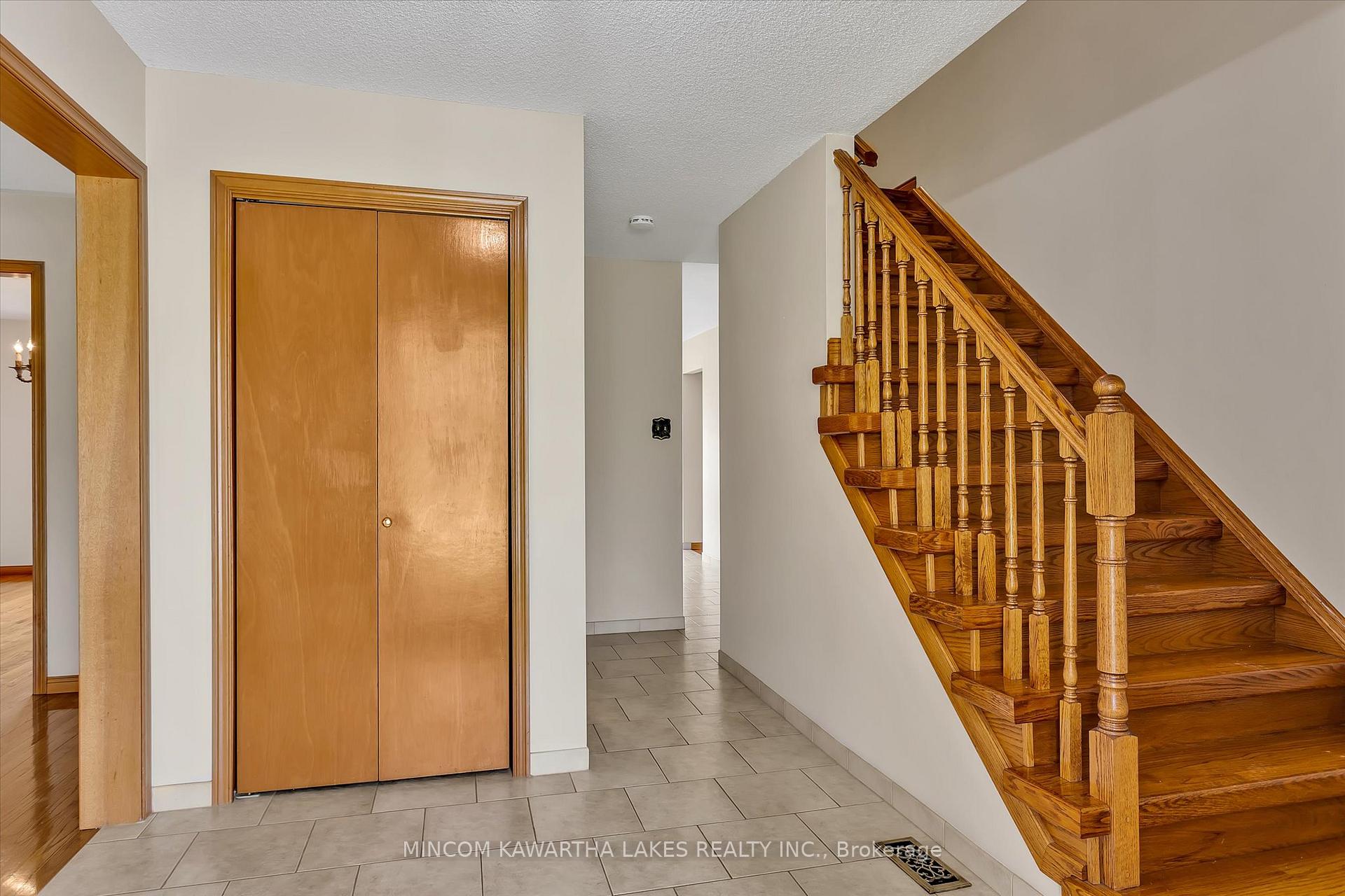 Photo 5 of 1914 Parkwood Circle, Peterborough, Monaghan Ward 2 — HOMEH