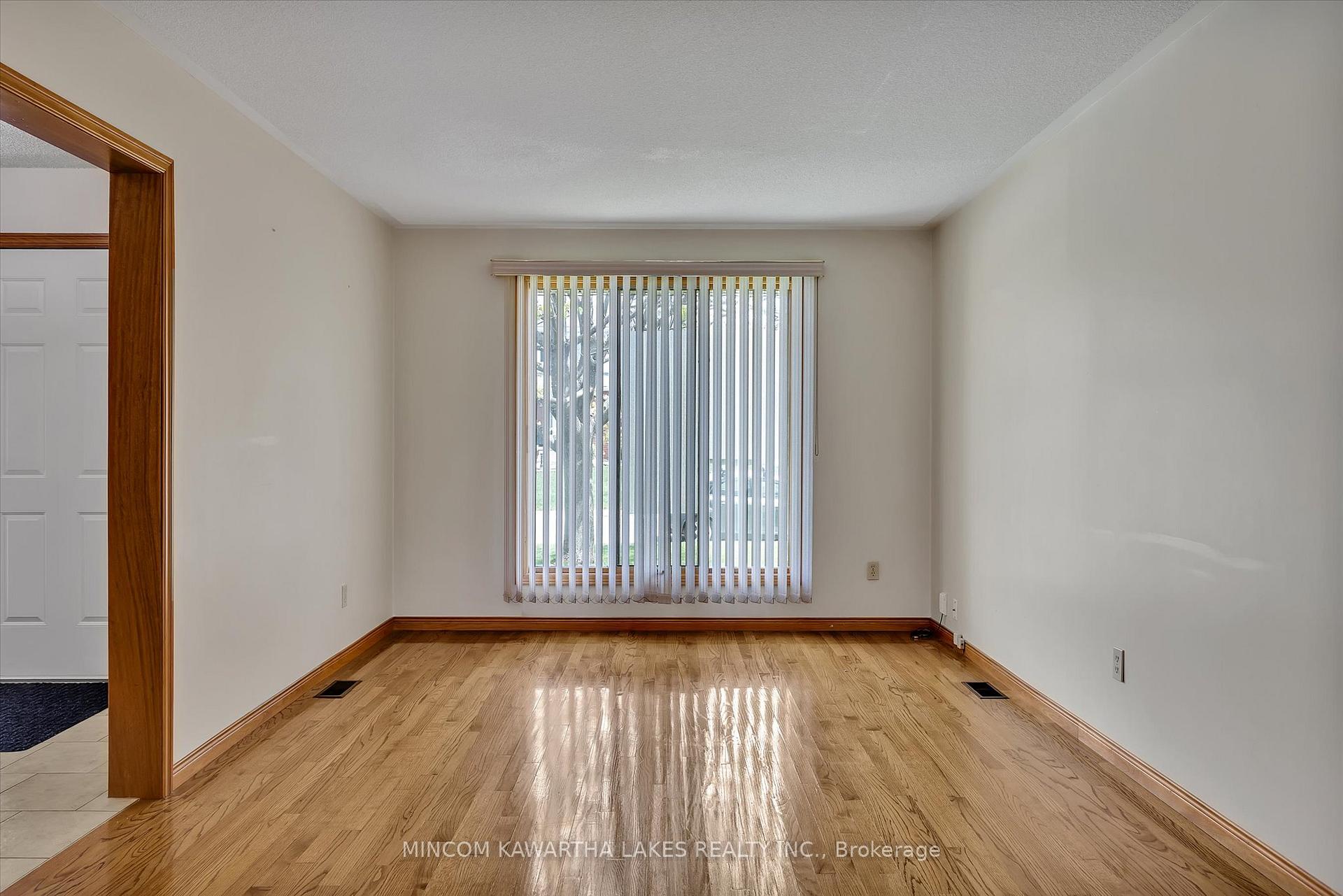 Photo 7 of 1914 Parkwood Circle, Peterborough, Monaghan Ward 2 — HOMEH