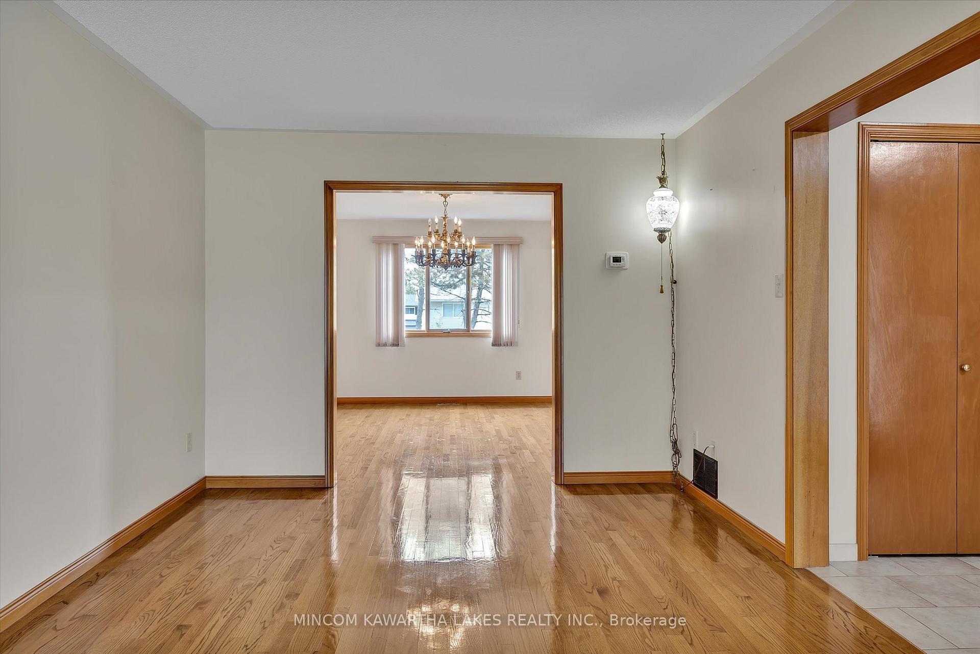 Photo 8 of 1914 Parkwood Circle, Peterborough, Monaghan Ward 2 — HOMEH