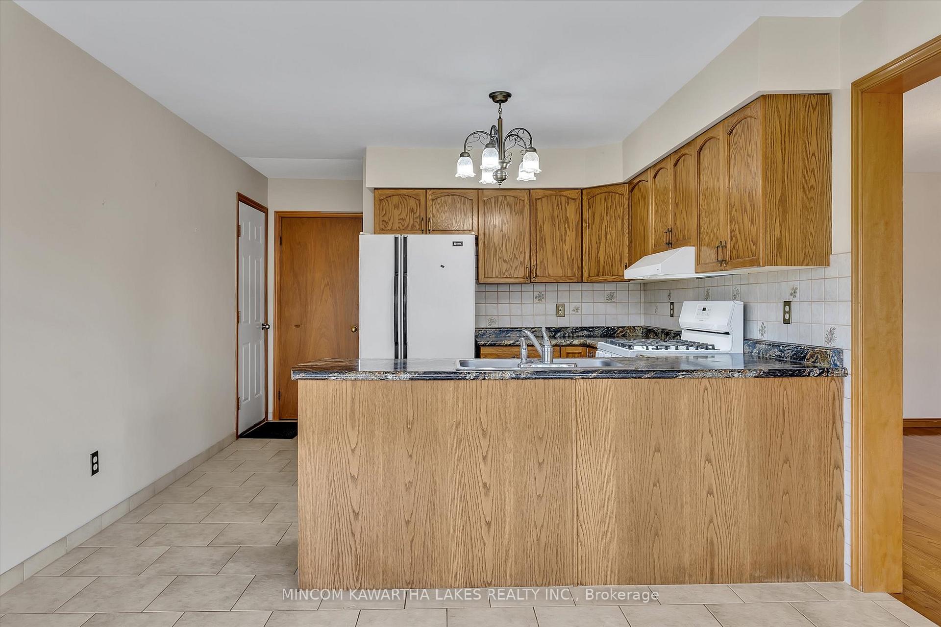 Photo 11 of 1914 Parkwood Circle, Peterborough, Monaghan Ward 2 — HOMEH