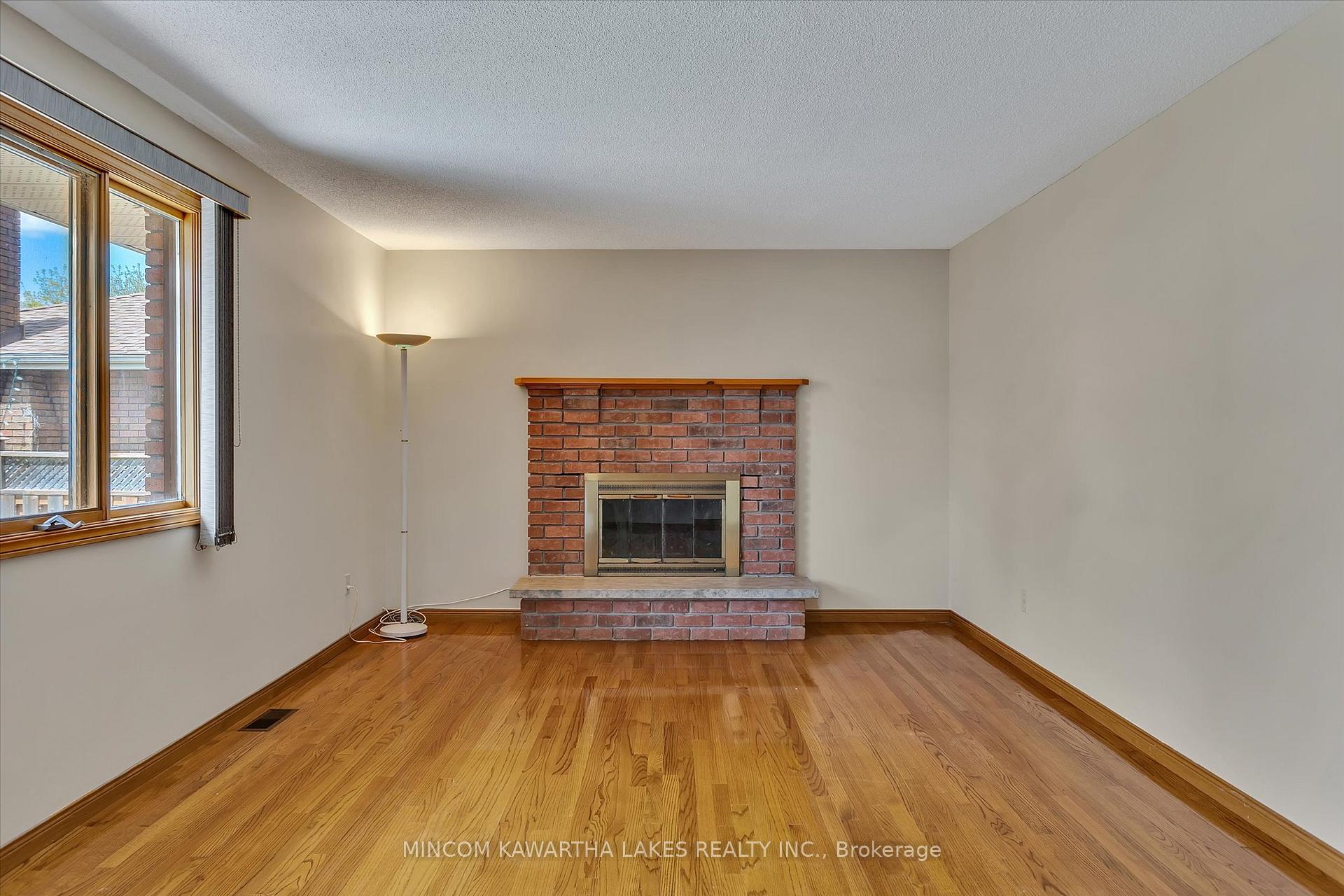 Photo 18 of 1914 Parkwood Circle, Peterborough, Monaghan Ward 2 — HOMEH