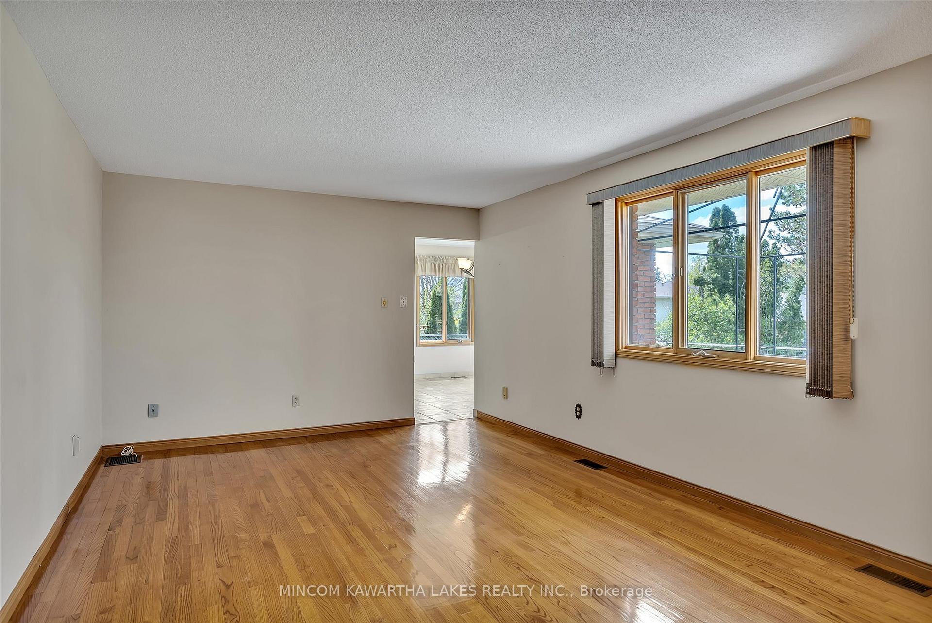 Photo 20 of 1914 Parkwood Circle, Peterborough, Monaghan Ward 2 — HOMEH