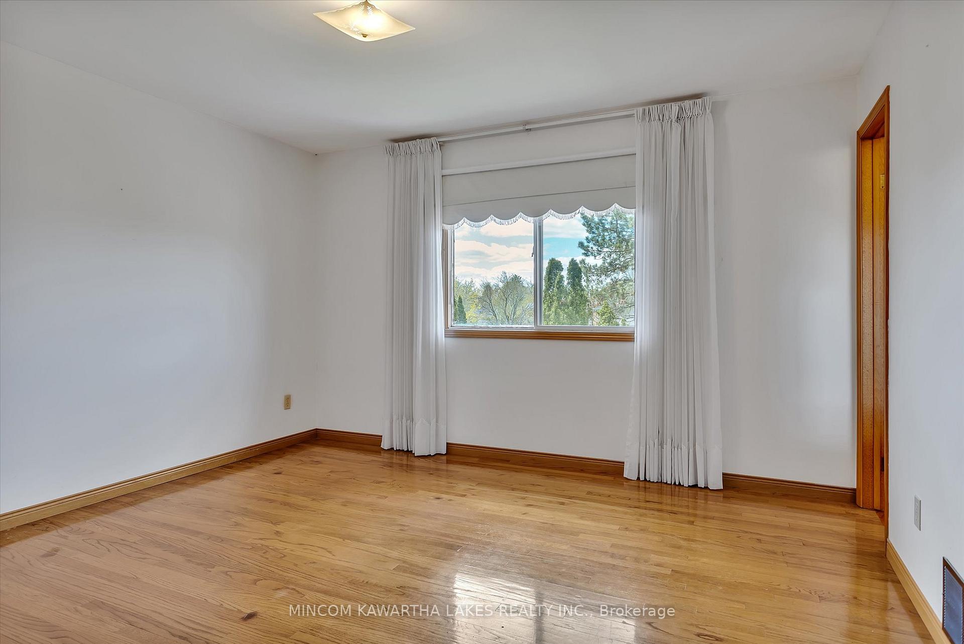 Photo 25 of 1914 Parkwood Circle, Peterborough, Monaghan Ward 2 — HOMEH