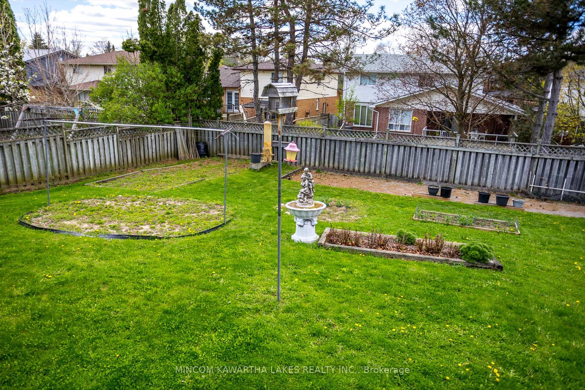 Photo 46 of 1914 Parkwood Circle, Peterborough, Monaghan Ward 2 — HOMEH