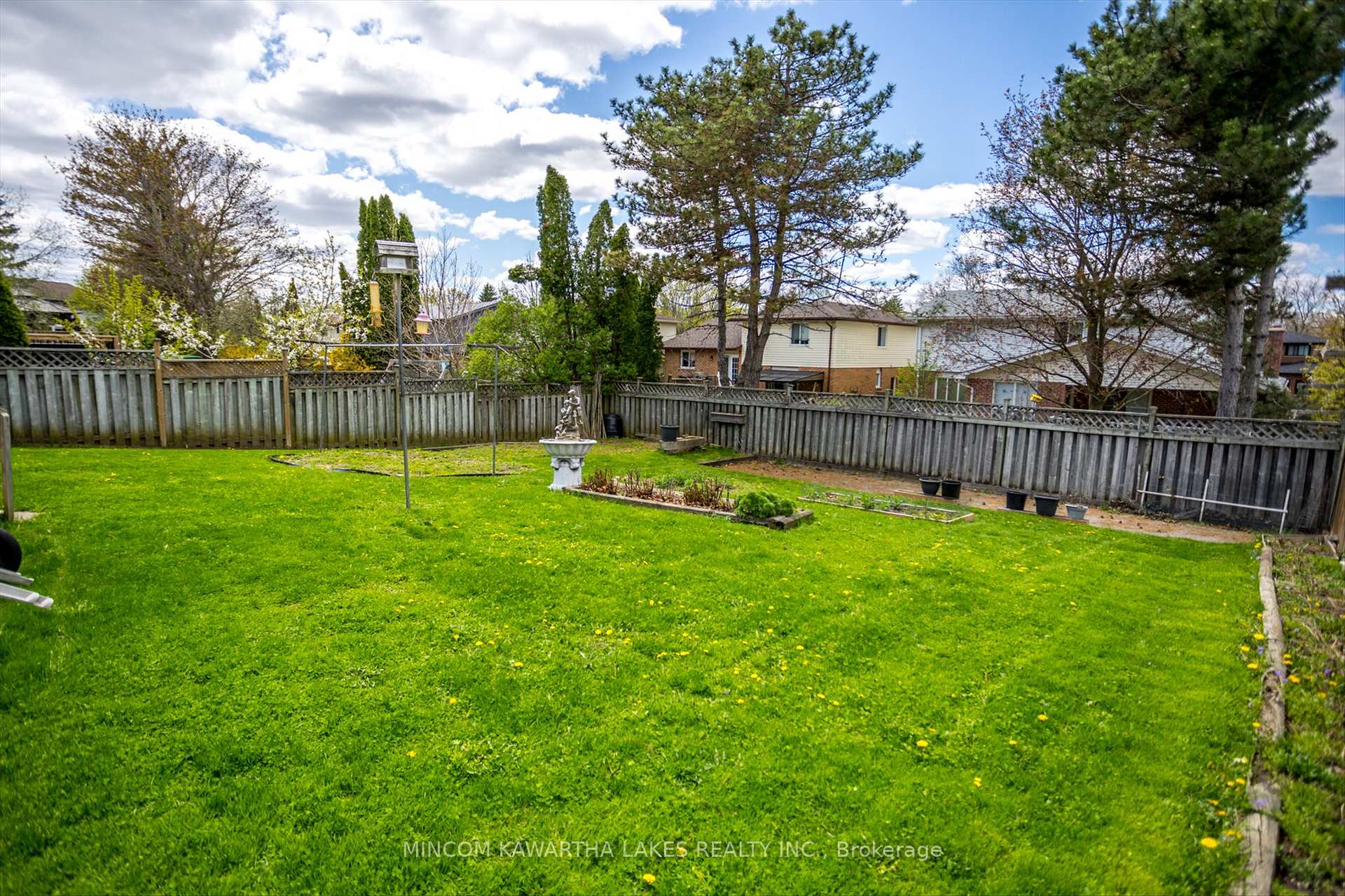 Photo 50 of 1914 Parkwood Circle, Peterborough, Monaghan Ward 2 — HOMEH