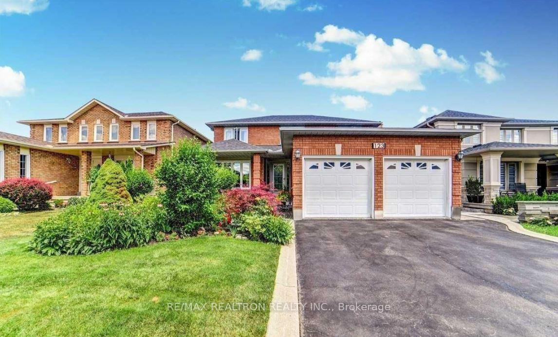 Photo 2 of 123 Mapes Avenue, Vaughan, West Woodbridge — HOMEH