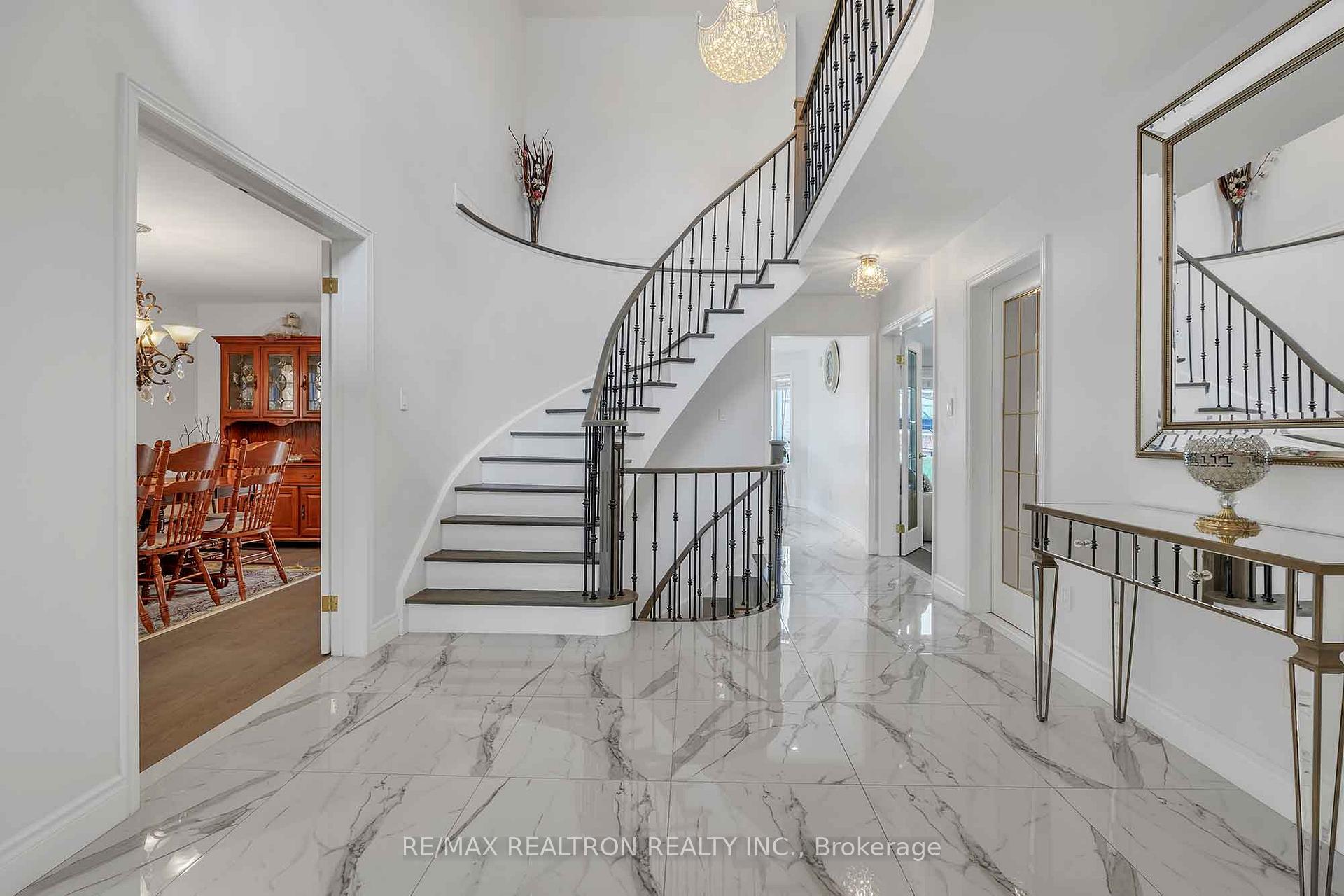 Photo 5 of 123 Mapes Avenue, Vaughan, West Woodbridge — HOMEH