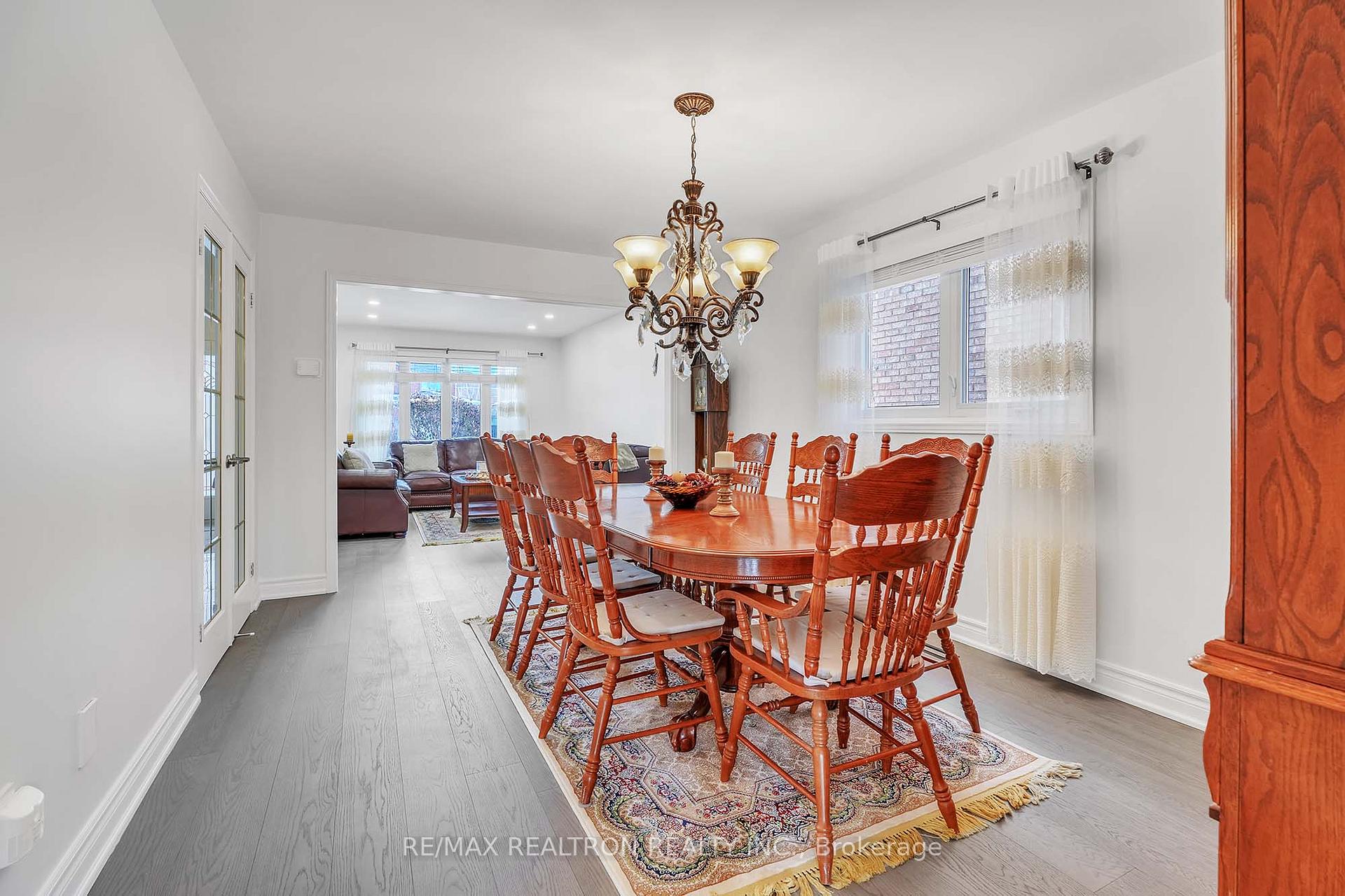 Photo 6 of 123 Mapes Avenue, Vaughan, West Woodbridge — HOMEH
