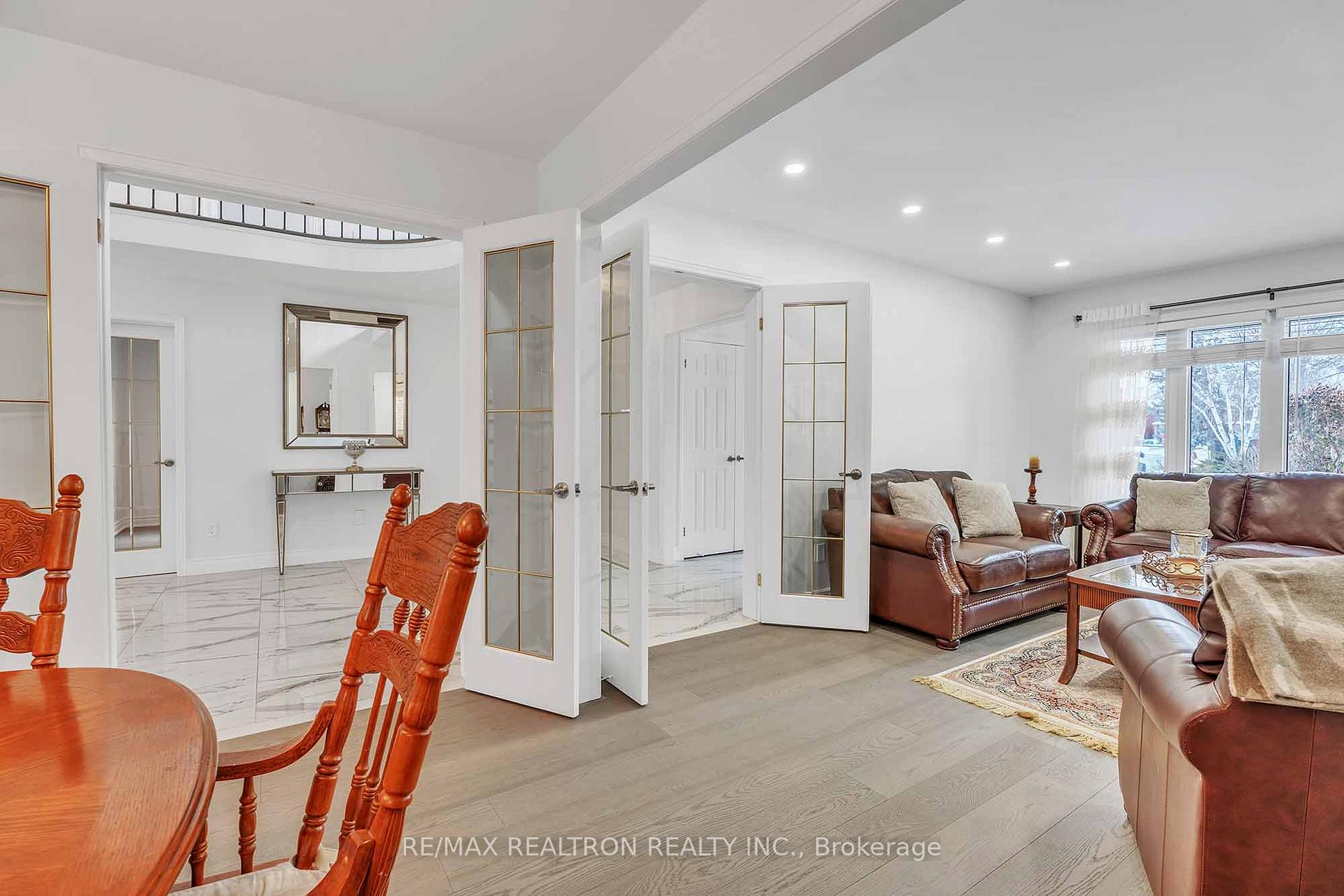 Photo 7 of 123 Mapes Avenue, Vaughan, West Woodbridge — HOMEH