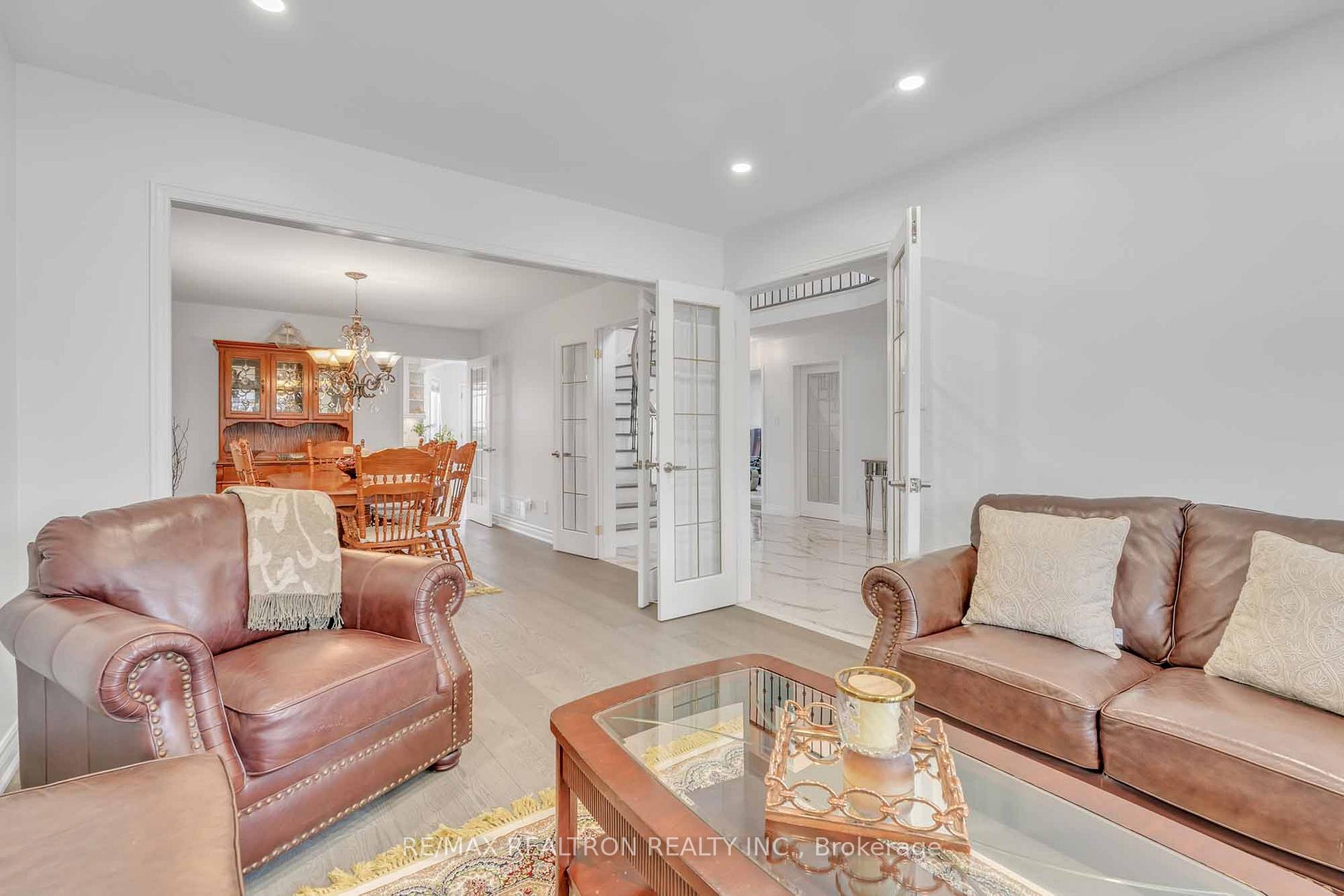 Photo 8 of 123 Mapes Avenue, Vaughan, West Woodbridge — HOMEH