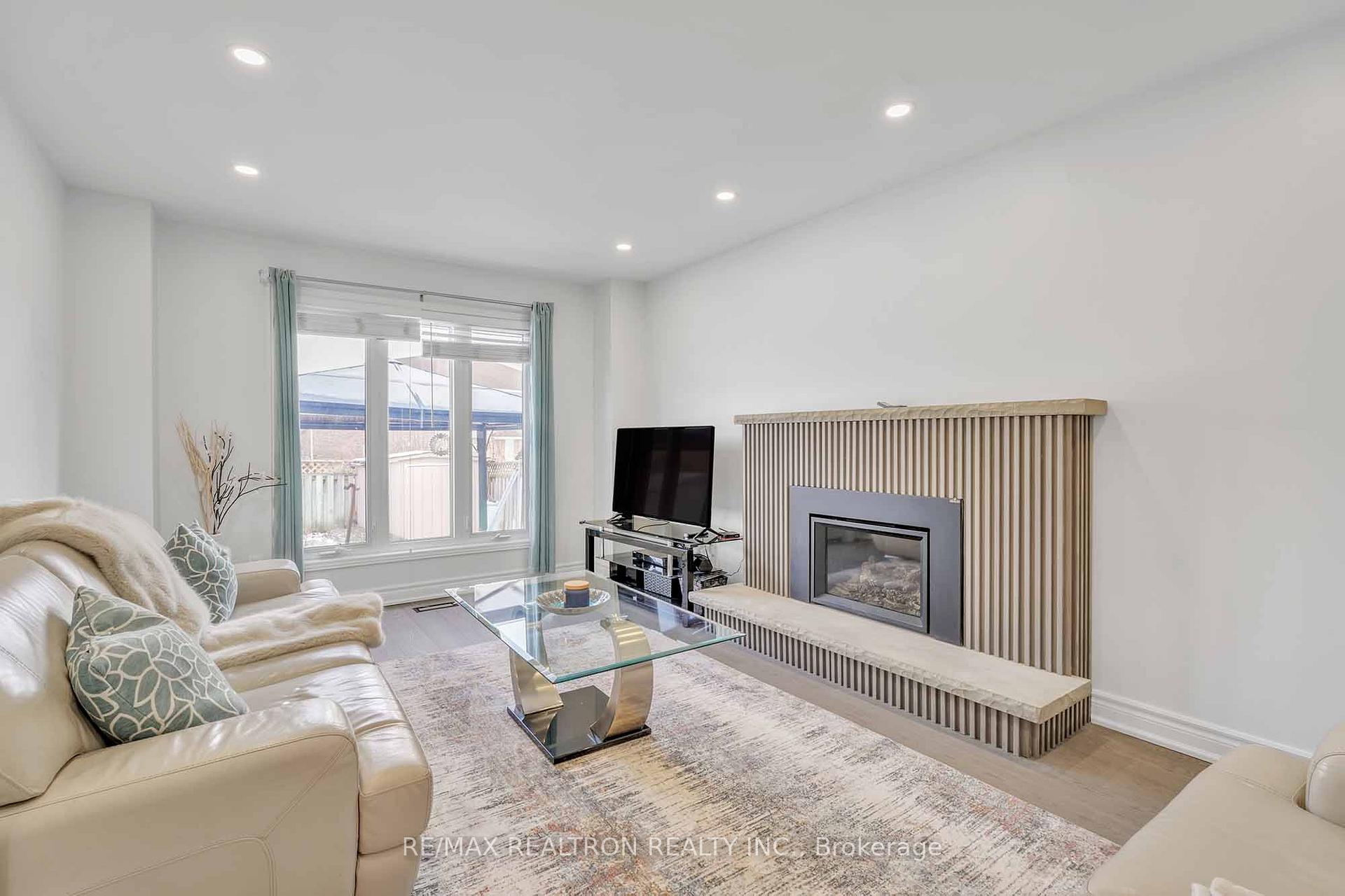 Photo 11 of 123 Mapes Avenue, Vaughan, West Woodbridge — HOMEH
