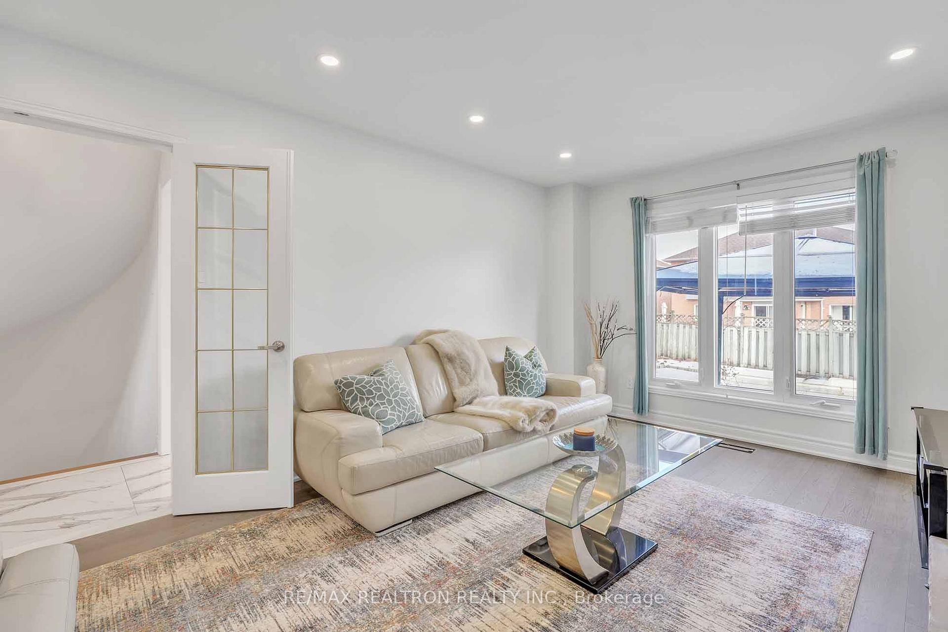 Photo 12 of 123 Mapes Avenue, Vaughan, West Woodbridge — HOMEH