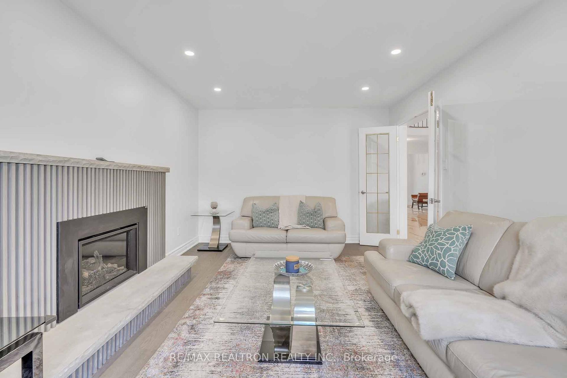 Photo 13 of 123 Mapes Avenue, Vaughan, West Woodbridge — HOMEH