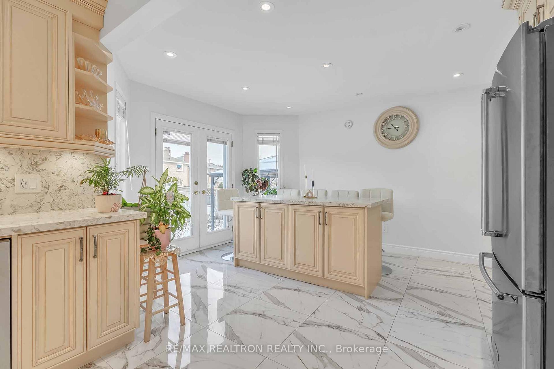 Photo 17 of 123 Mapes Avenue, Vaughan, West Woodbridge — HOMEH