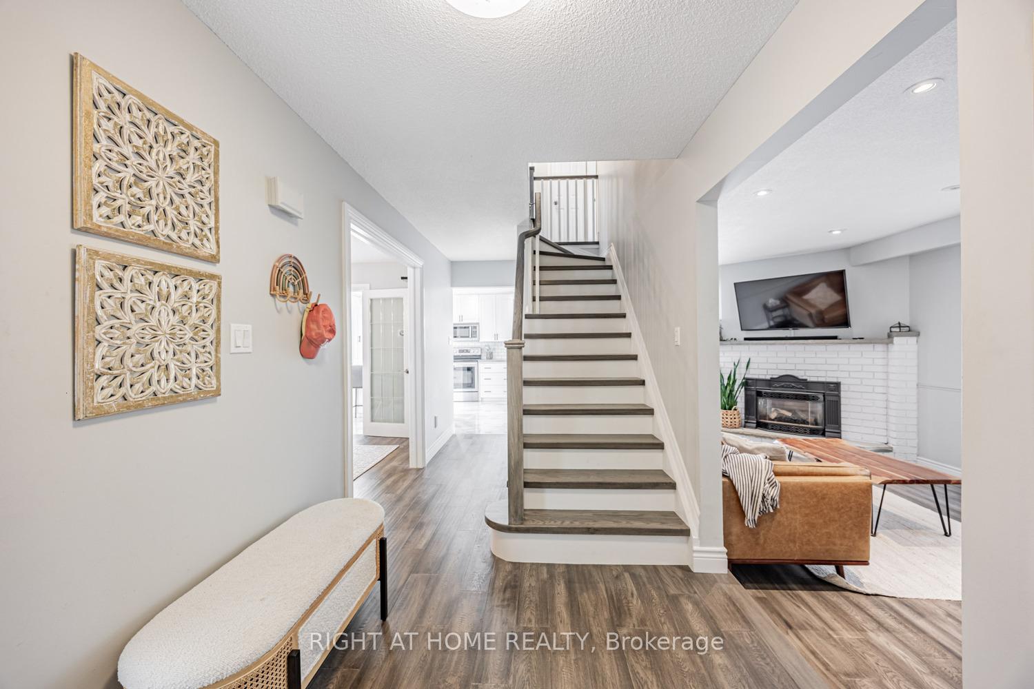 Photo 4 of 34 Beaumont Drive, Ajax, Central West — HOMEH