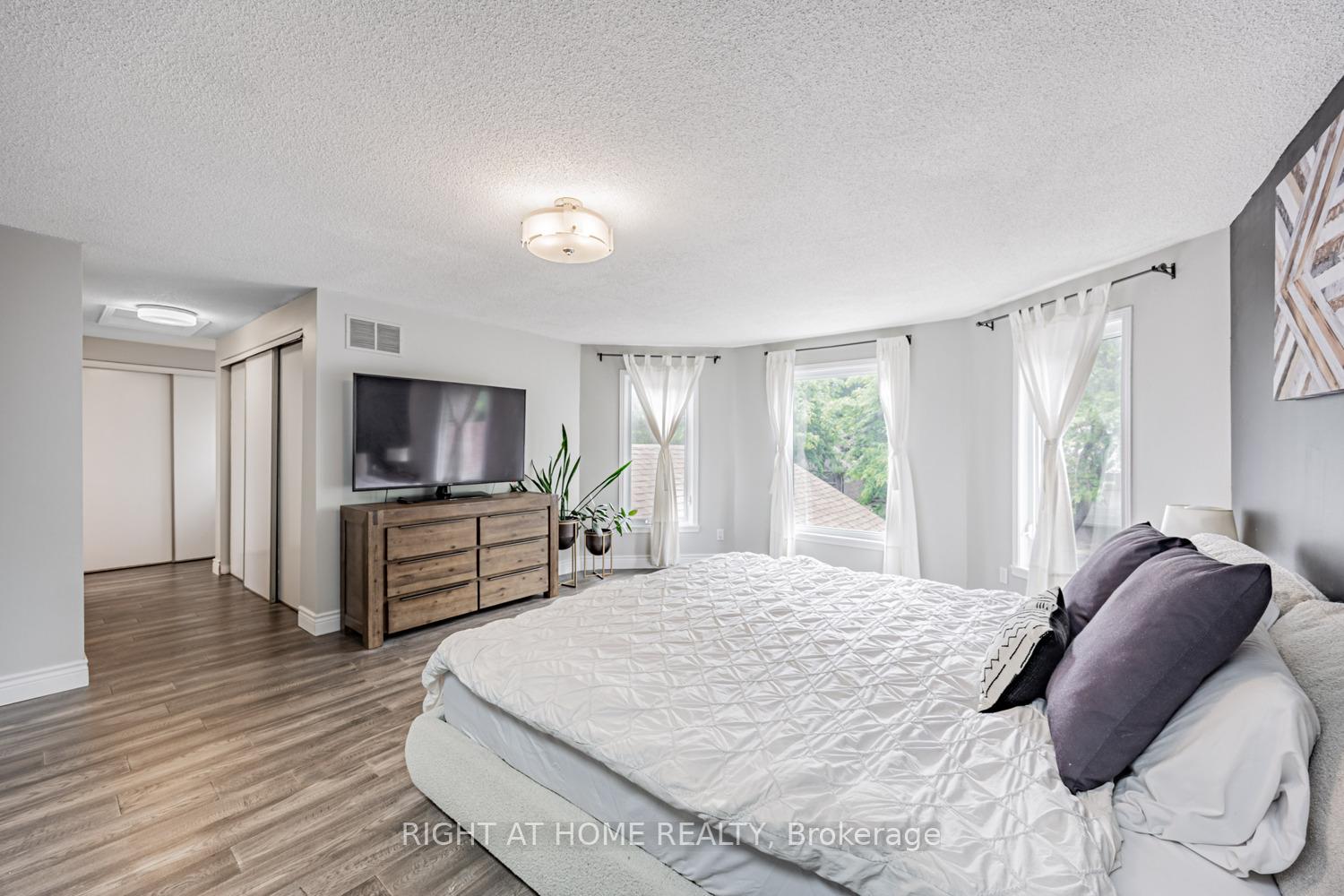 Photo 23 of 34 Beaumont Drive, Ajax, Central West — HOMEH