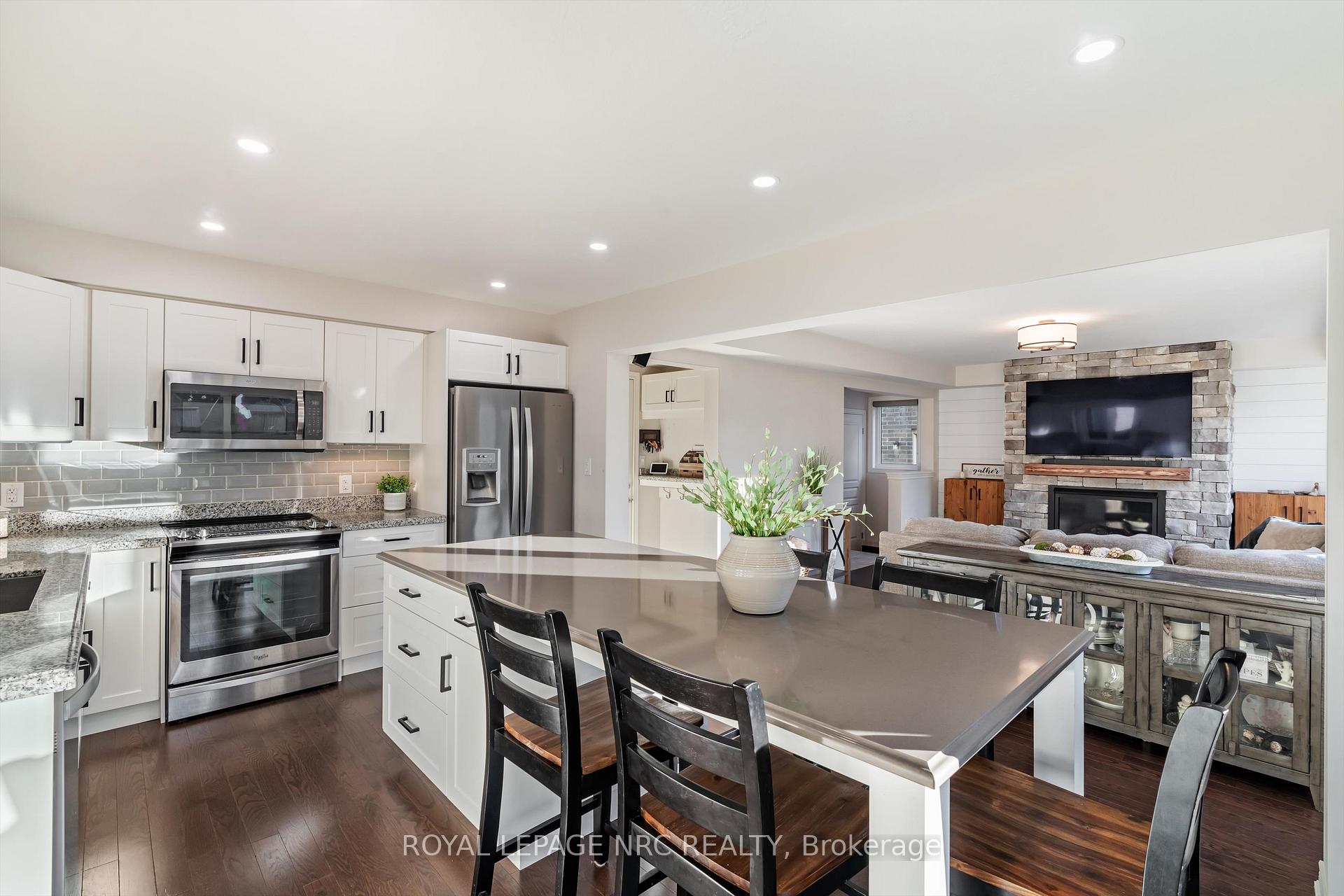 Photo 11 of 15 Crow Street, Welland, Coyle Creek — HOMEH