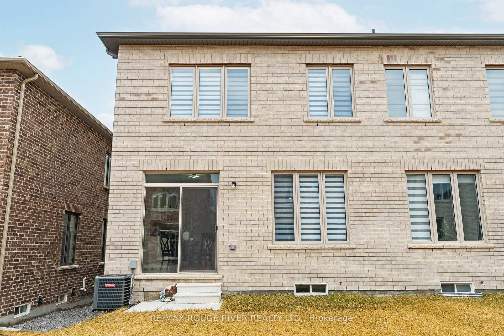 Photo 2 of 10 Armilia Place, Whitby, Rural Whitby — HOMEH