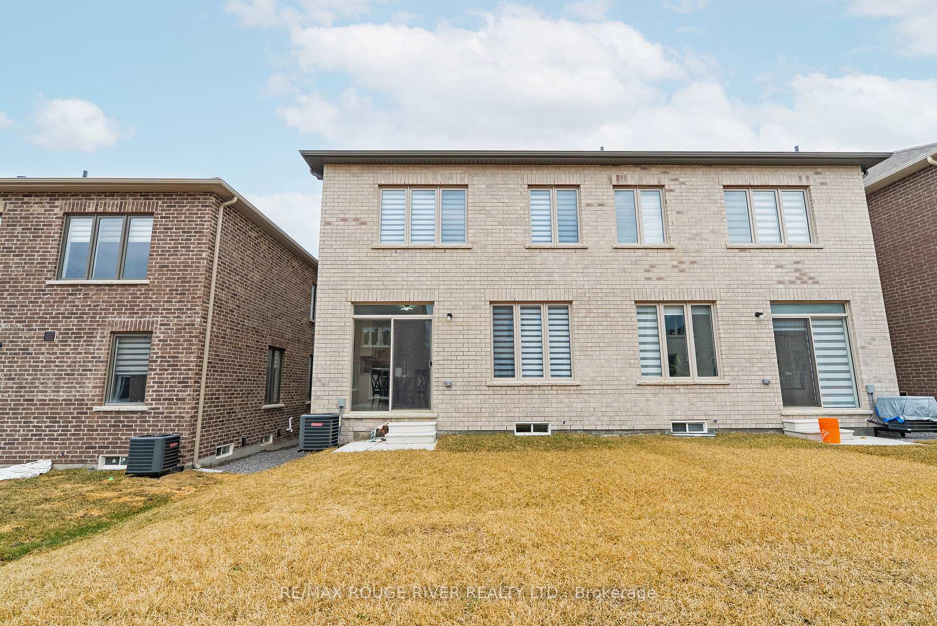 Photo 3 of 10 Armilia Place, Whitby, Rural Whitby — HOMEH