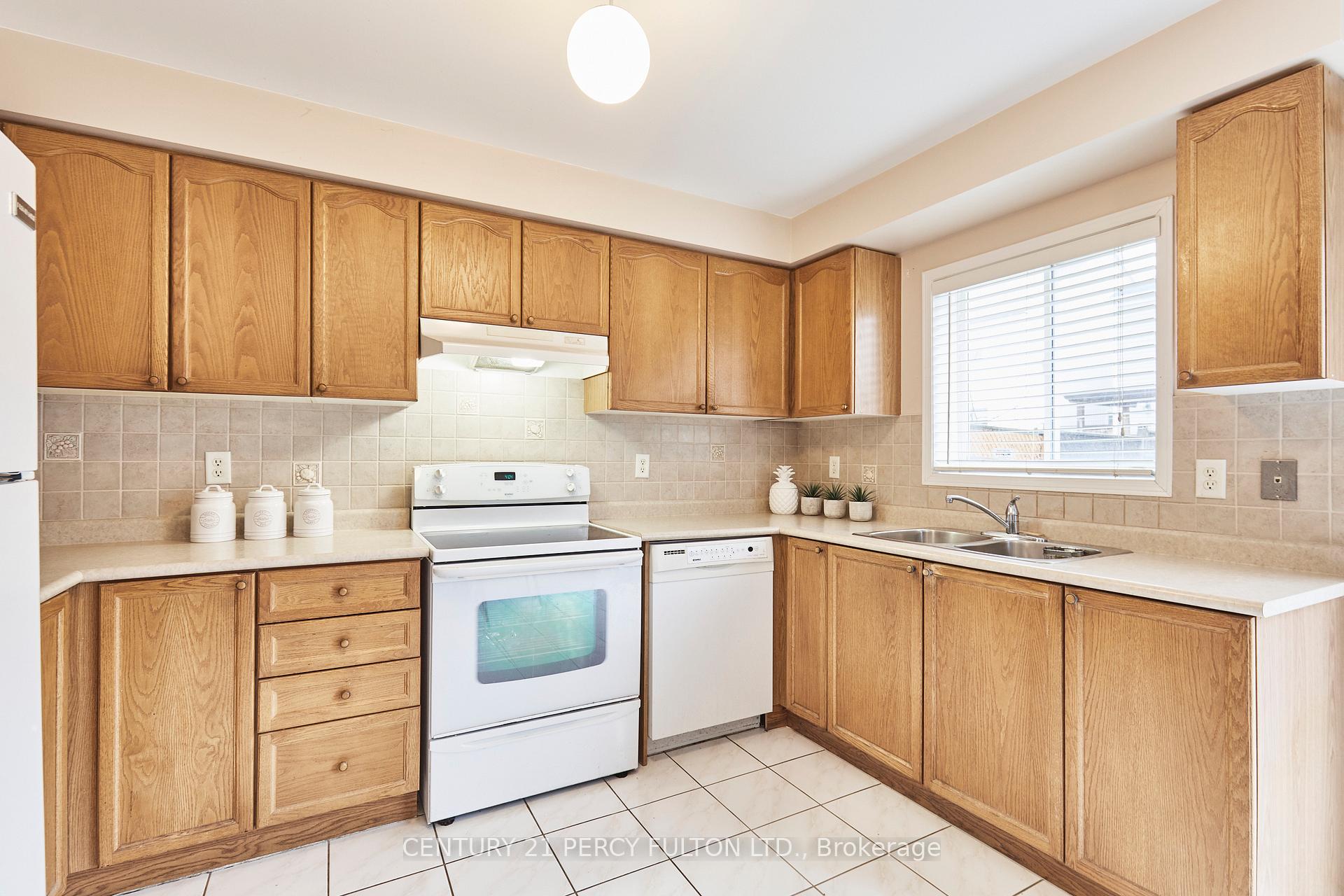 Photo 13 of 1463 Heartland Boulevard, Oshawa, Taunton — HOMEH