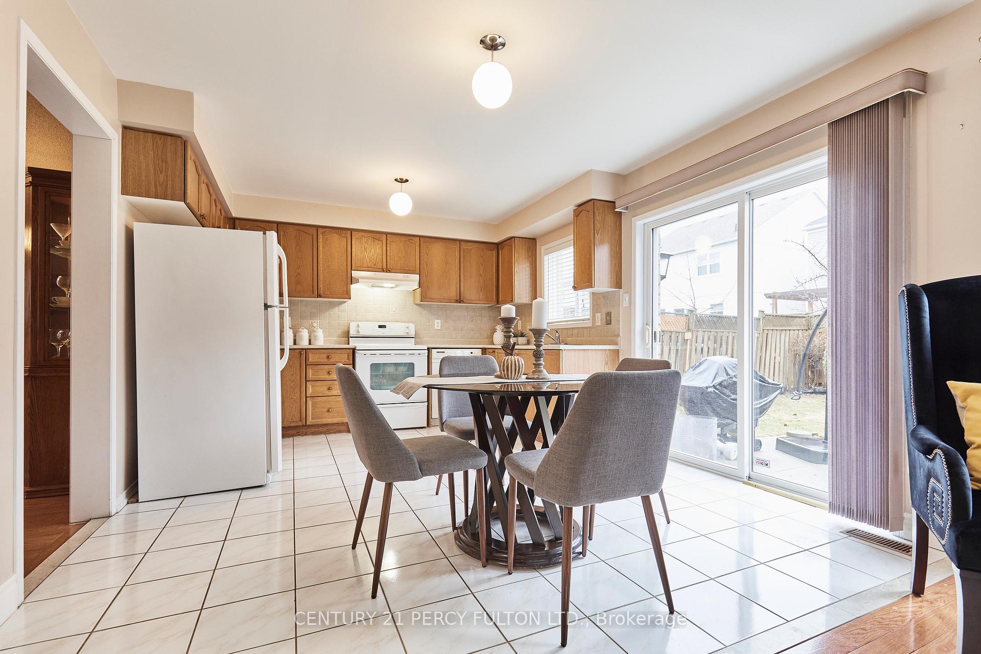 Photo 14 of 1463 Heartland Boulevard, Oshawa, Taunton — HOMEH