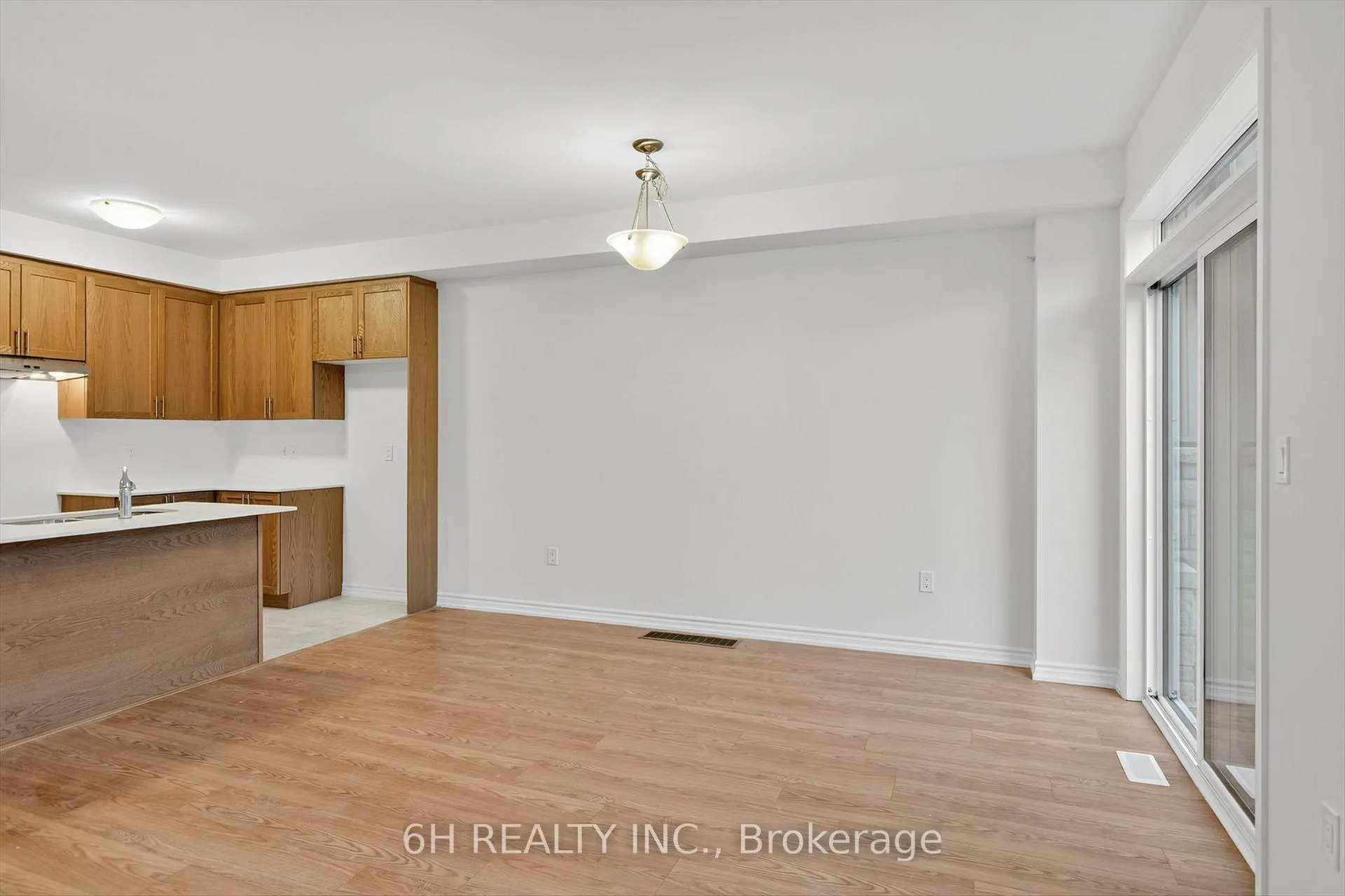 Photo 17 of 736 Carpenter Trail, Peterborough, Monaghan Ward 2 — HOMEH