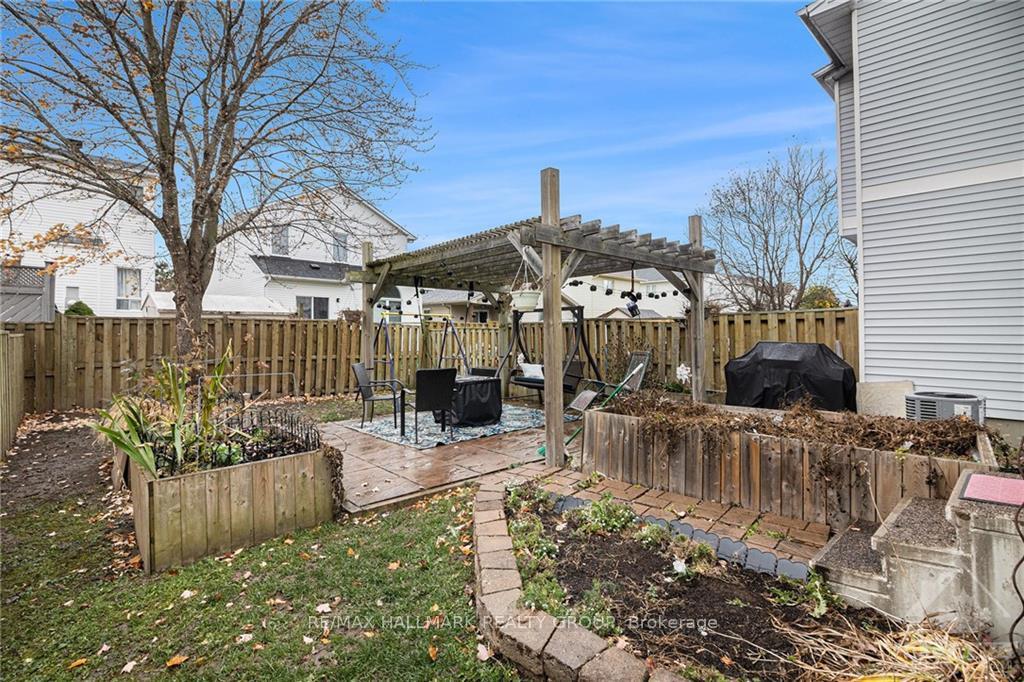 Photo 12 of 1434 Caravel Crescent, Ottawa, Bilberry Creek/Queenswood Heights — HOMEH