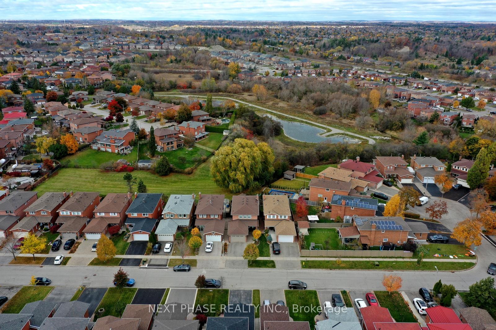 Photo 4 of 129 Kaiser Drive, Vaughan, West Woodbridge — HOMEH