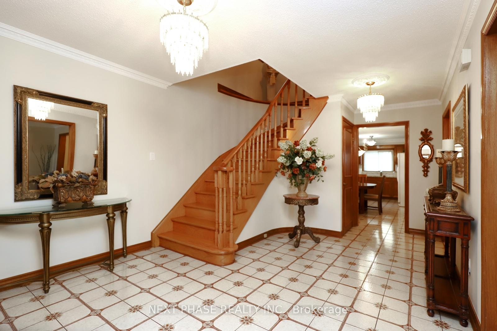 Photo 5 of 129 Kaiser Drive, Vaughan, West Woodbridge — HOMEH