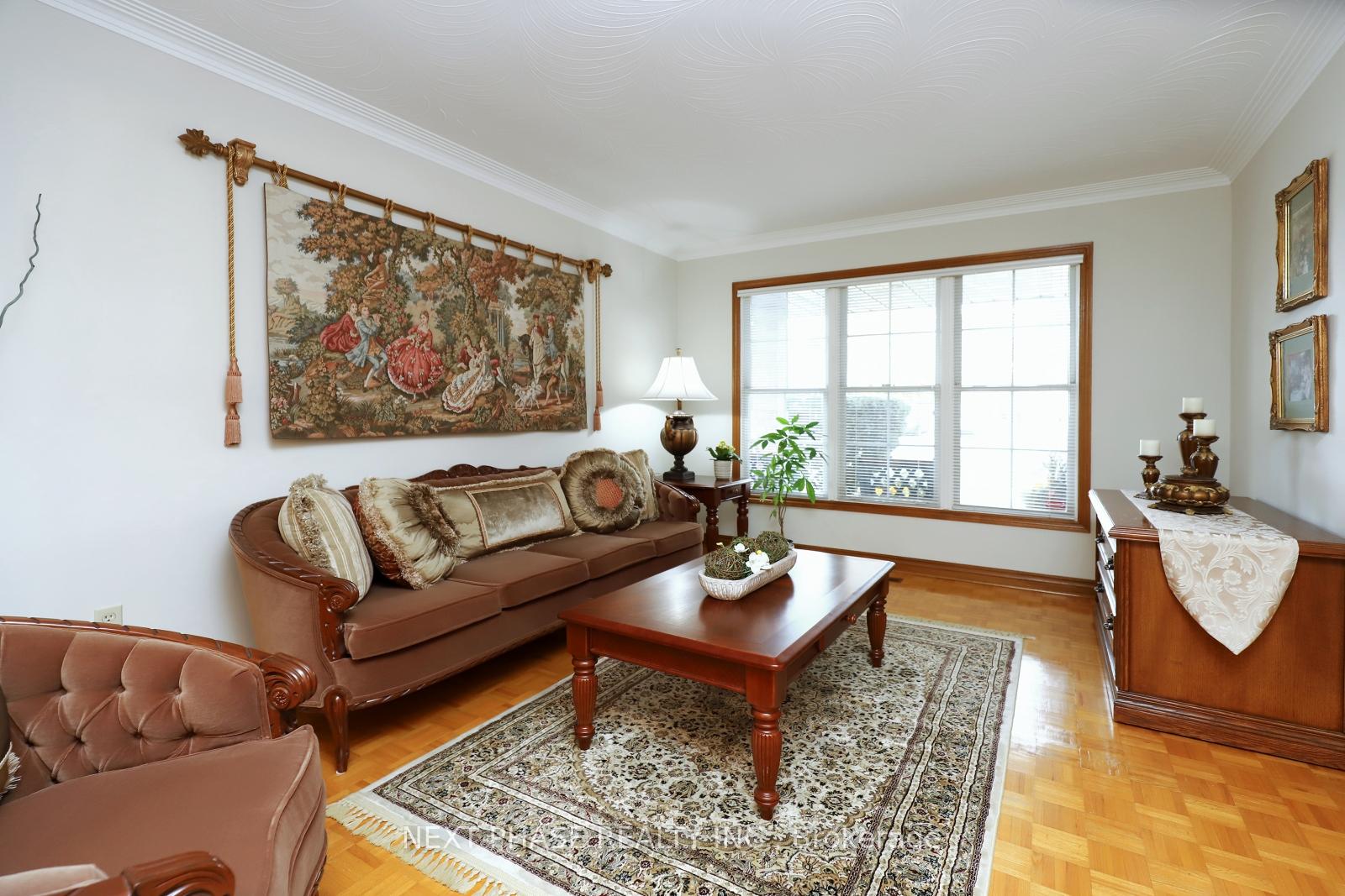 Photo 6 of 129 Kaiser Drive, Vaughan, West Woodbridge — HOMEH