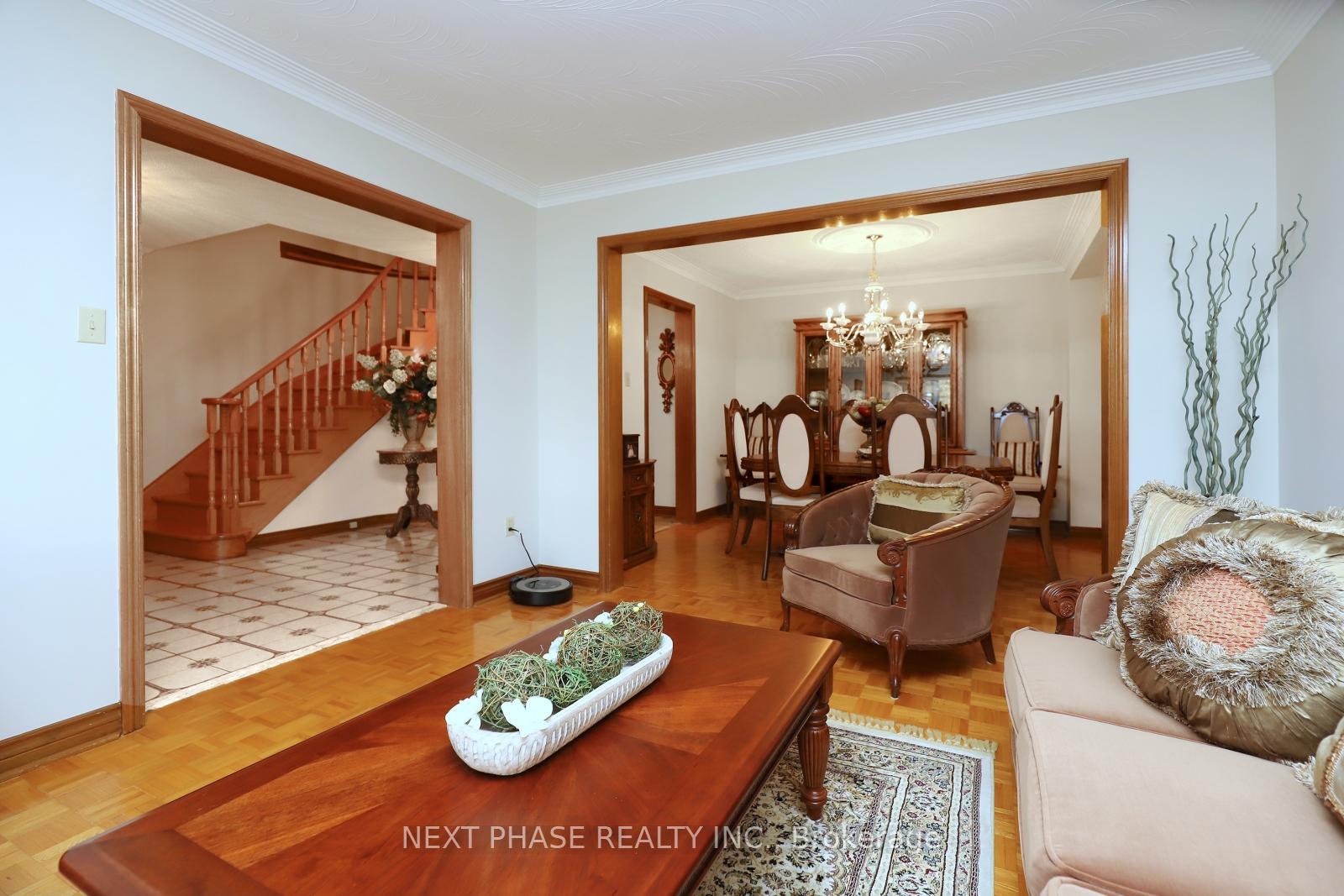 Photo 7 of 129 Kaiser Drive, Vaughan, West Woodbridge — HOMEH