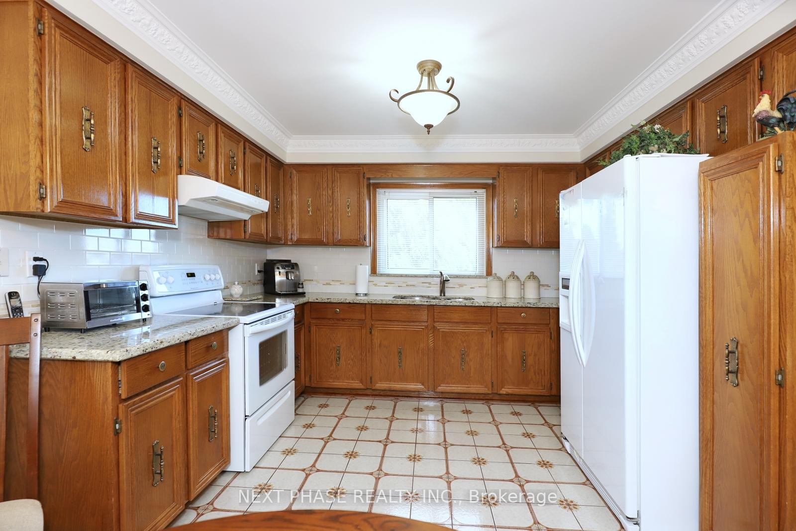 Photo 9 of 129 Kaiser Drive, Vaughan, West Woodbridge — HOMEH