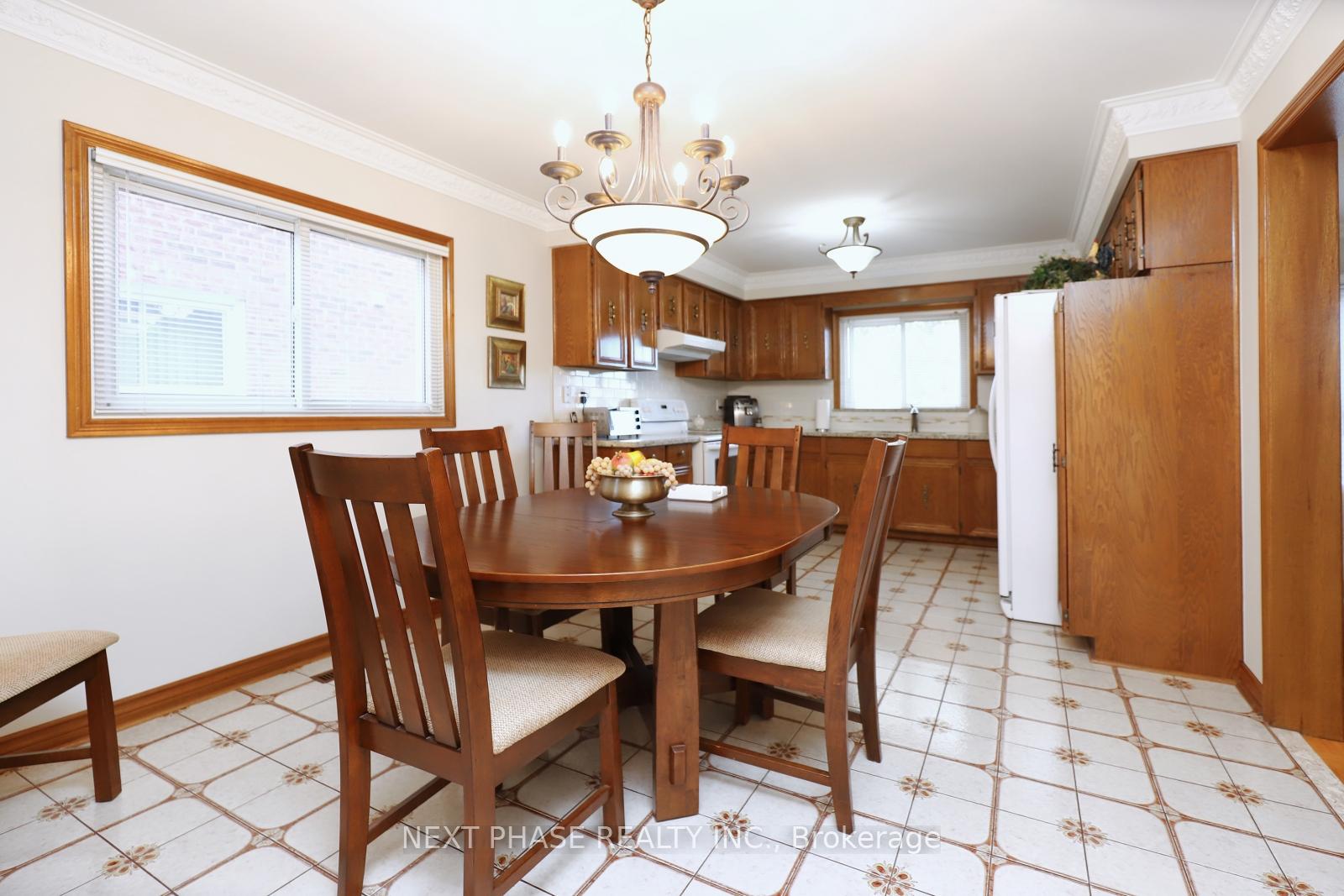 Photo 10 of 129 Kaiser Drive, Vaughan, West Woodbridge — HOMEH