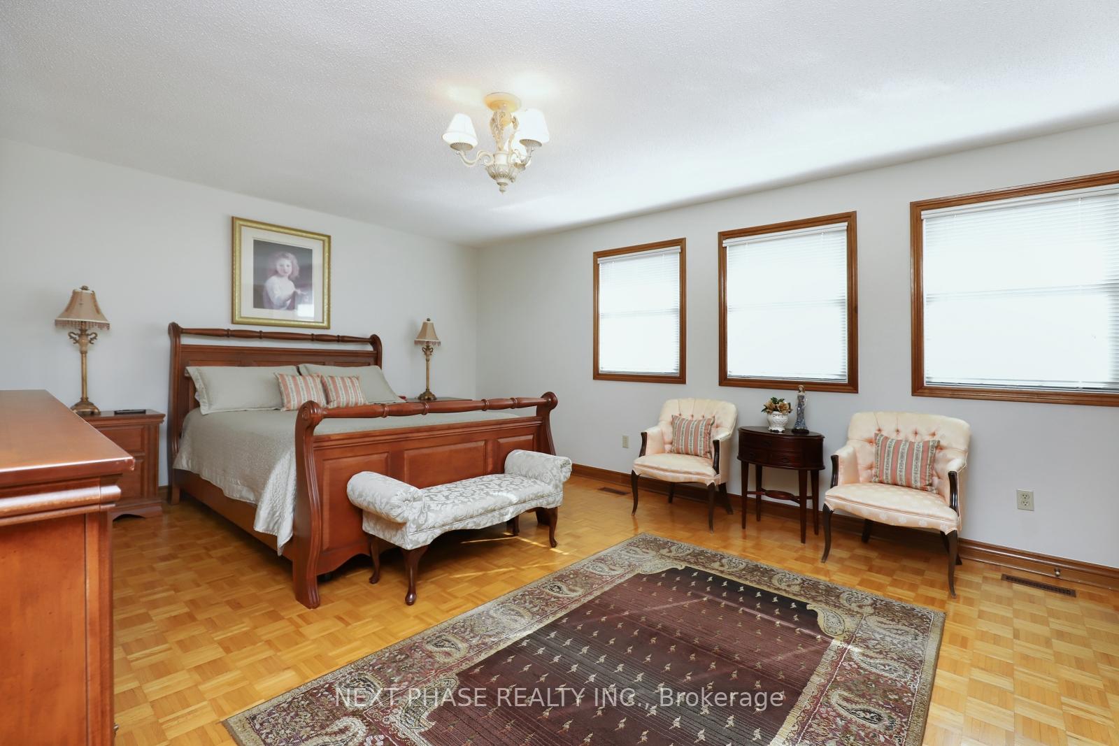 Photo 12 of 129 Kaiser Drive, Vaughan, West Woodbridge — HOMEH