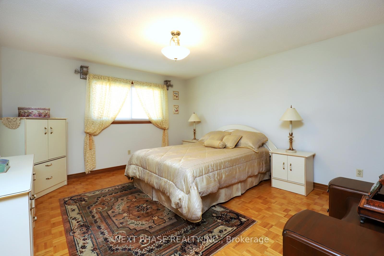 Photo 15 of 129 Kaiser Drive, Vaughan, West Woodbridge — HOMEH