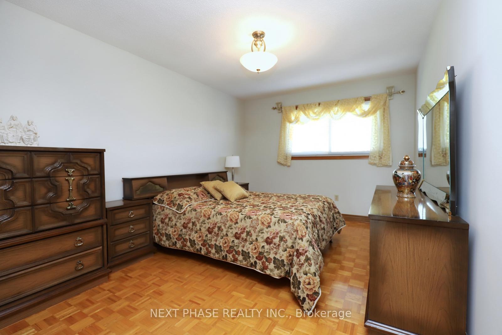 Photo 16 of 129 Kaiser Drive, Vaughan, West Woodbridge — HOMEH