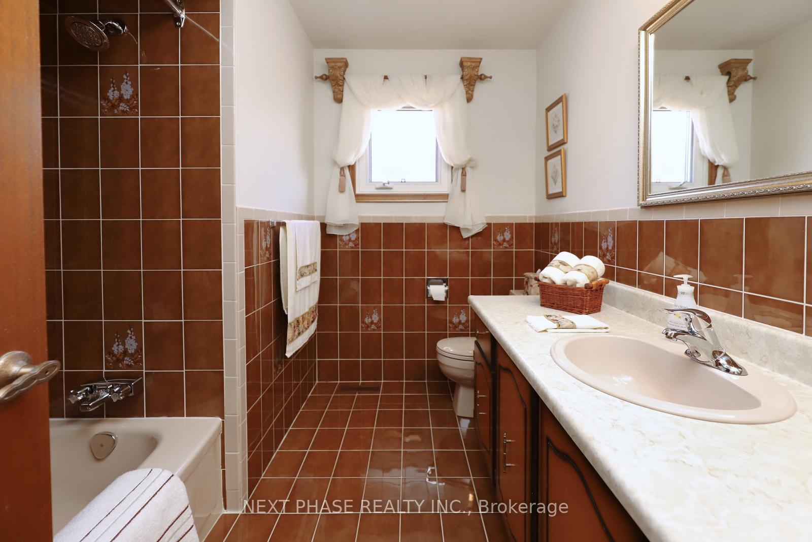Photo 17 of 129 Kaiser Drive, Vaughan, West Woodbridge — HOMEH