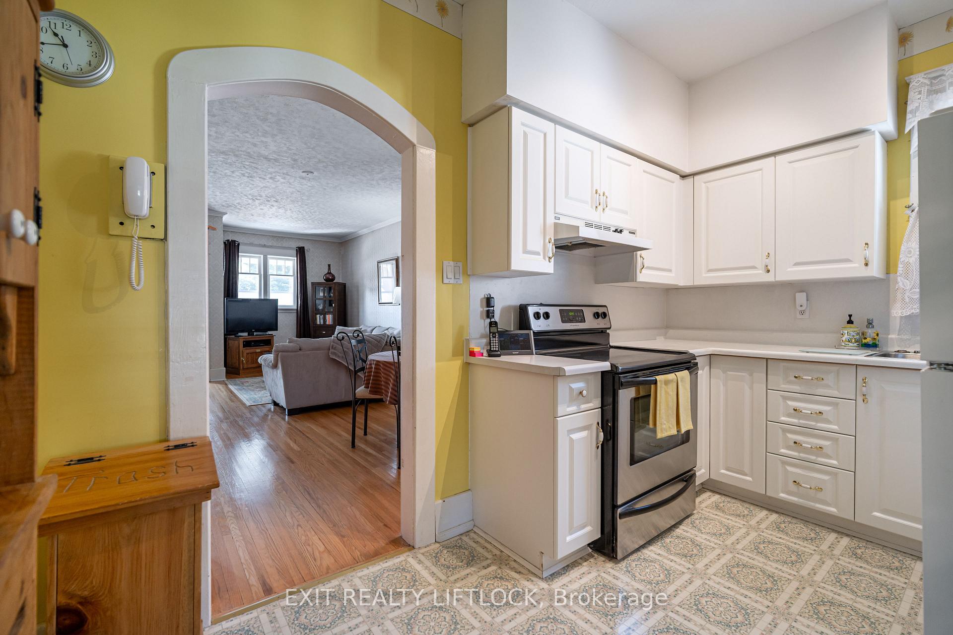 Photo 10 of 544 Douglas Avenue, Peterborough, Town Ward 3 — HOMEH