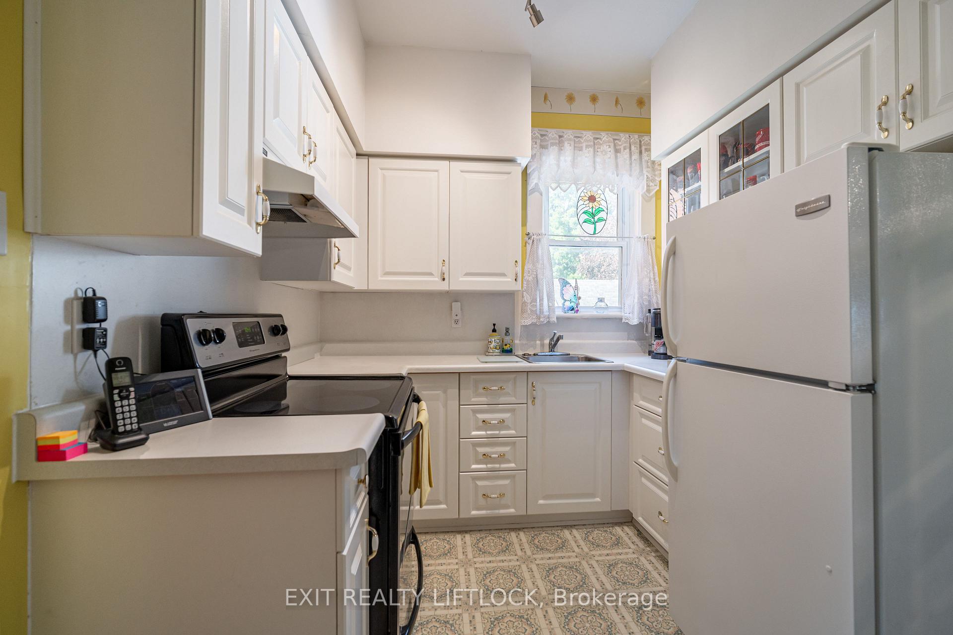 Photo 11 of 544 Douglas Avenue, Peterborough, Town Ward 3 — HOMEH