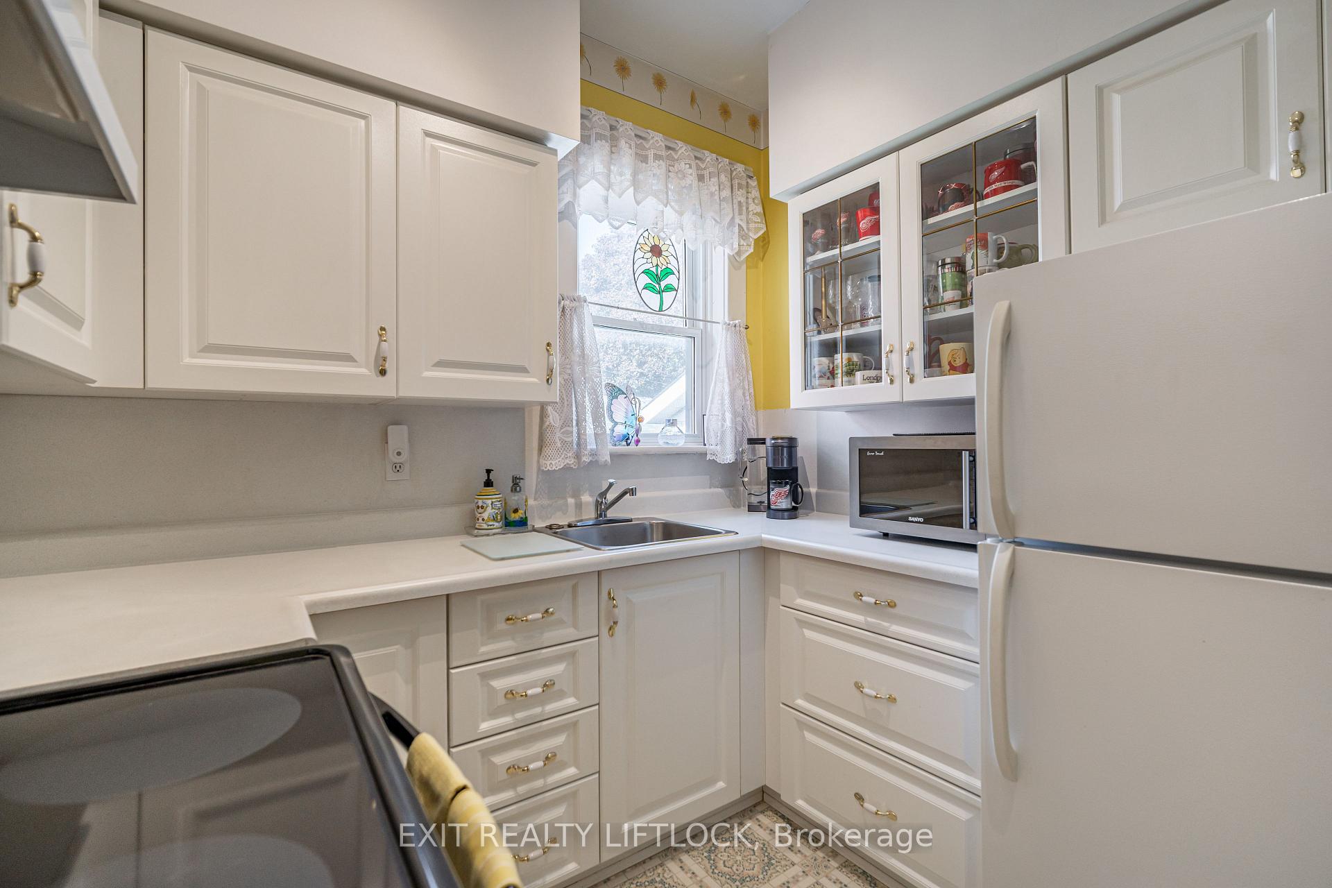 Photo 12 of 544 Douglas Avenue, Peterborough, Town Ward 3 — HOMEH