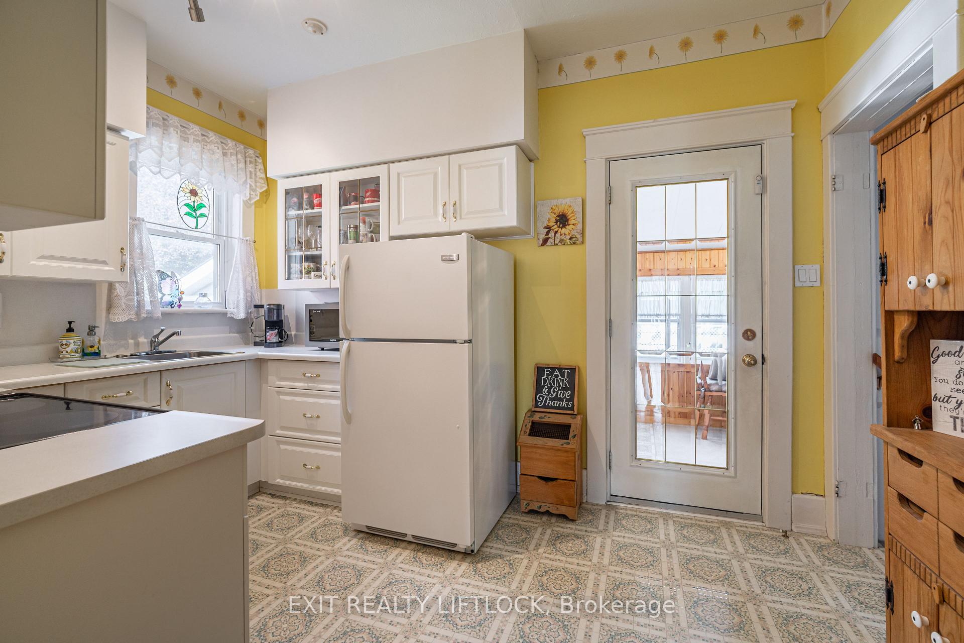 Photo 13 of 544 Douglas Avenue, Peterborough, Town Ward 3 — HOMEH