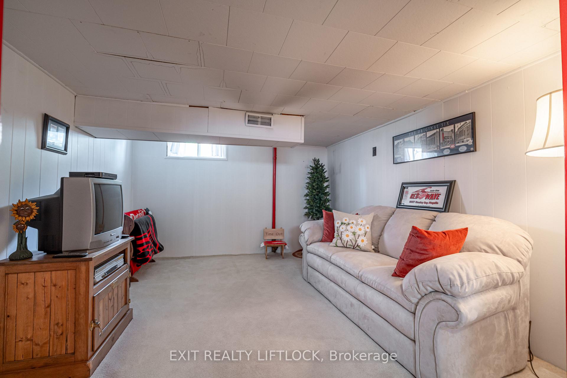Photo 21 of 544 Douglas Avenue, Peterborough, Town Ward 3 — HOMEH