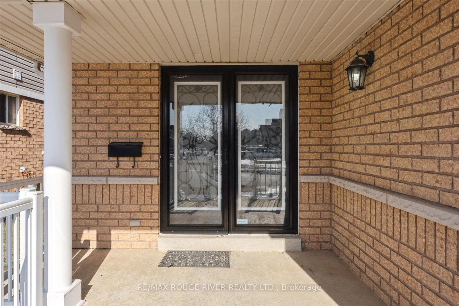 Photo 3 of 35 Baycliffe Drive, Whitby, Williamsburg — HOMEH