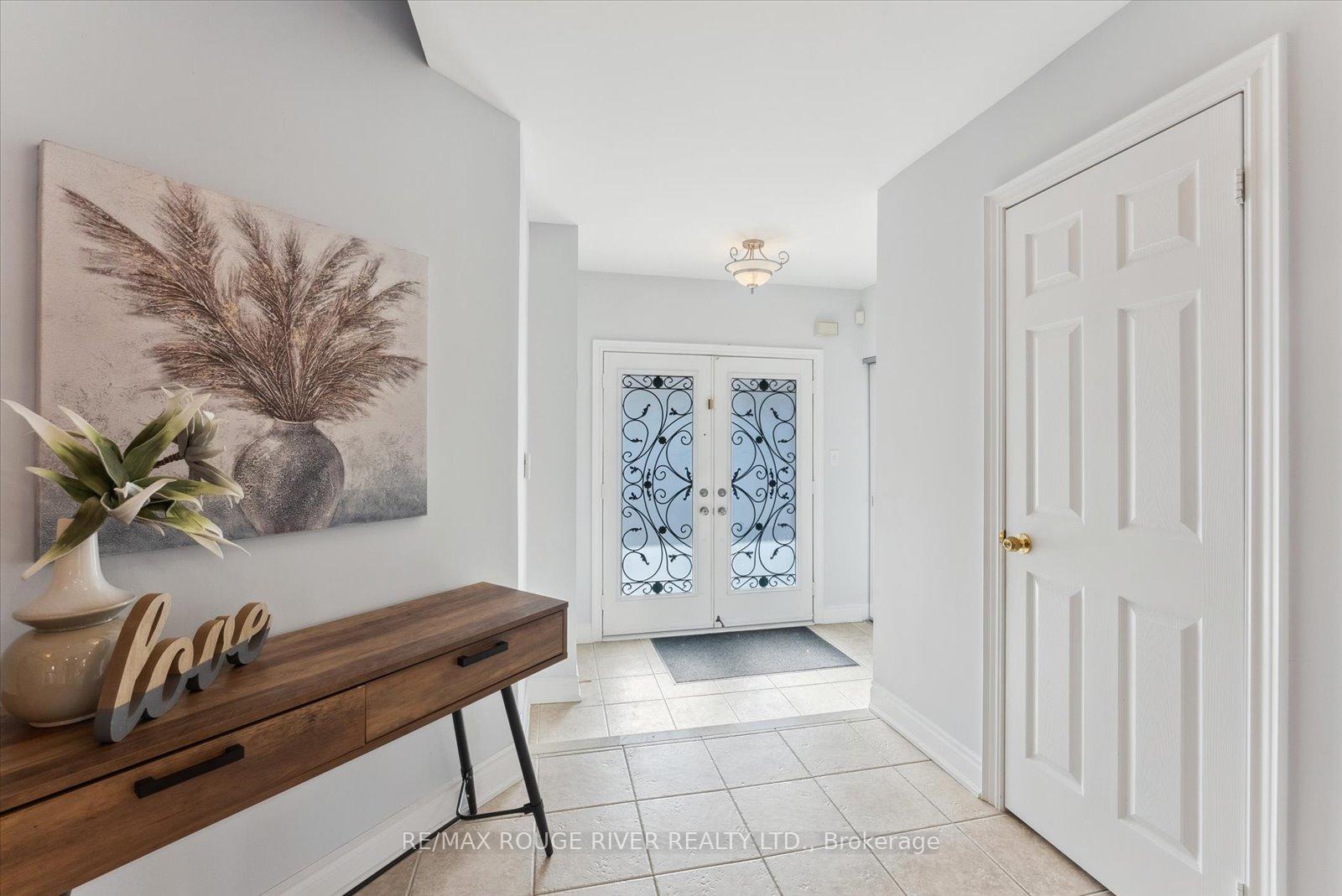 Photo 4 of 35 Baycliffe Drive, Whitby, Williamsburg — HOMEH