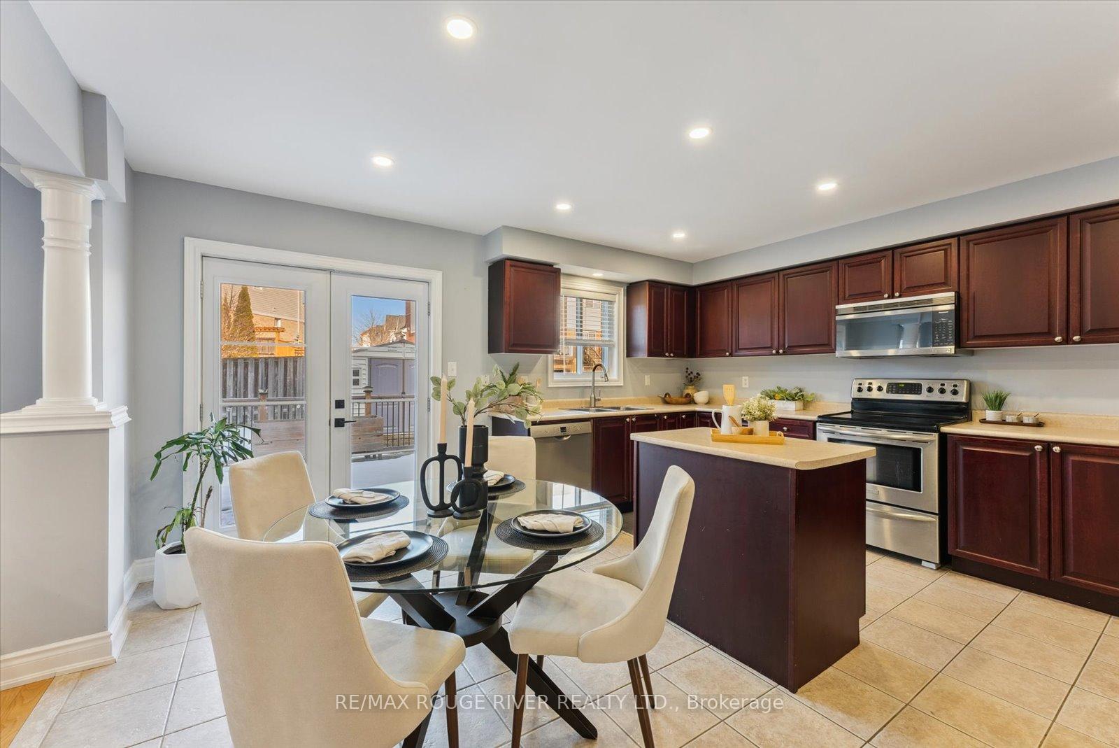 Photo 9 of 35 Baycliffe Drive, Whitby, Williamsburg — HOMEH