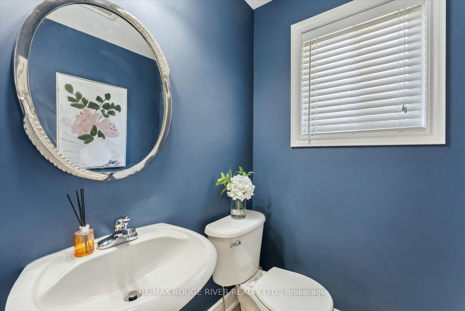Photo 13 of 35 Baycliffe Drive, Whitby, Williamsburg — HOMEH