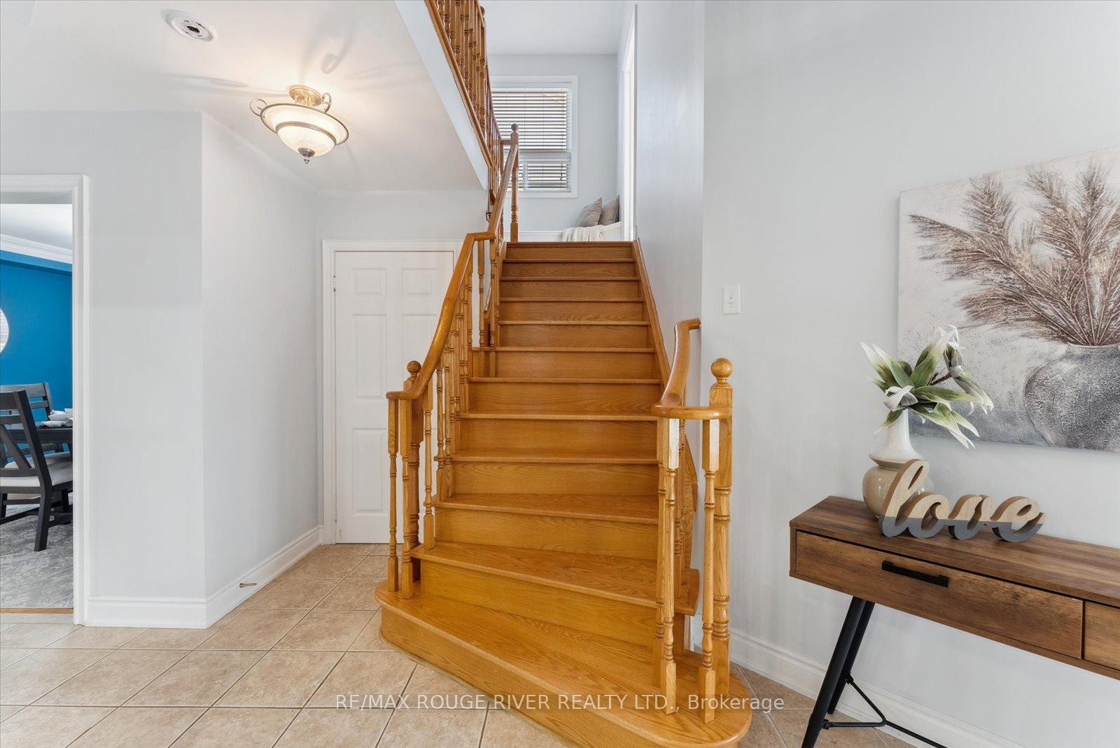 Photo 14 of 35 Baycliffe Drive, Whitby, Williamsburg — HOMEH
