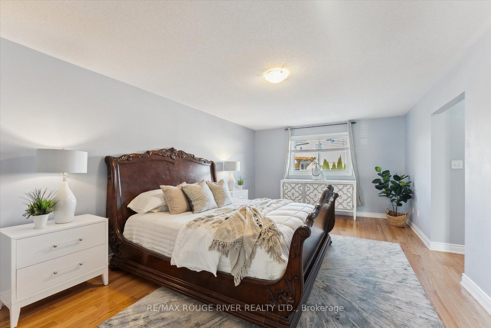 Photo 15 of 35 Baycliffe Drive, Whitby, Williamsburg — HOMEH