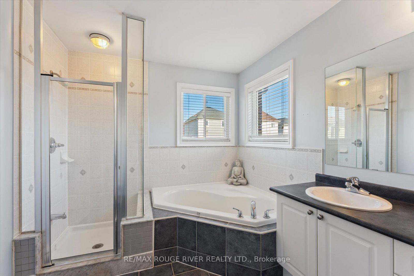 Photo 17 of 35 Baycliffe Drive, Whitby, Williamsburg — HOMEH